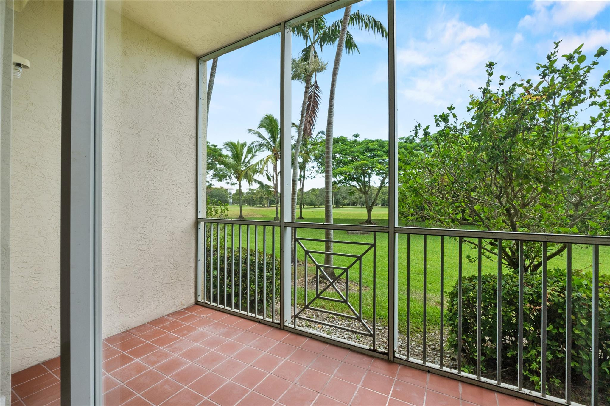 3500 Oaks Clubhouse Drive 109