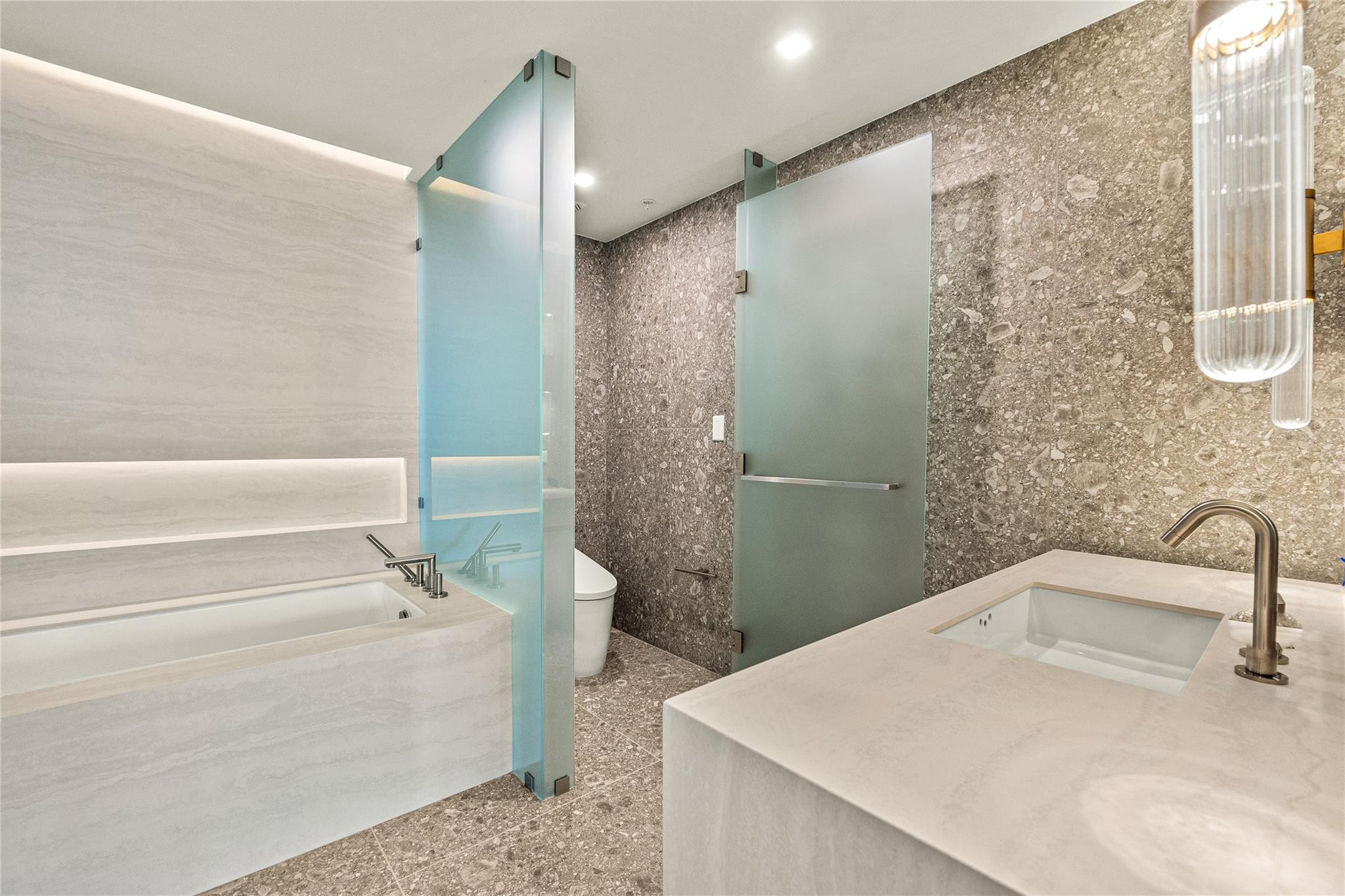 900 N Ocean Boulevard 1604