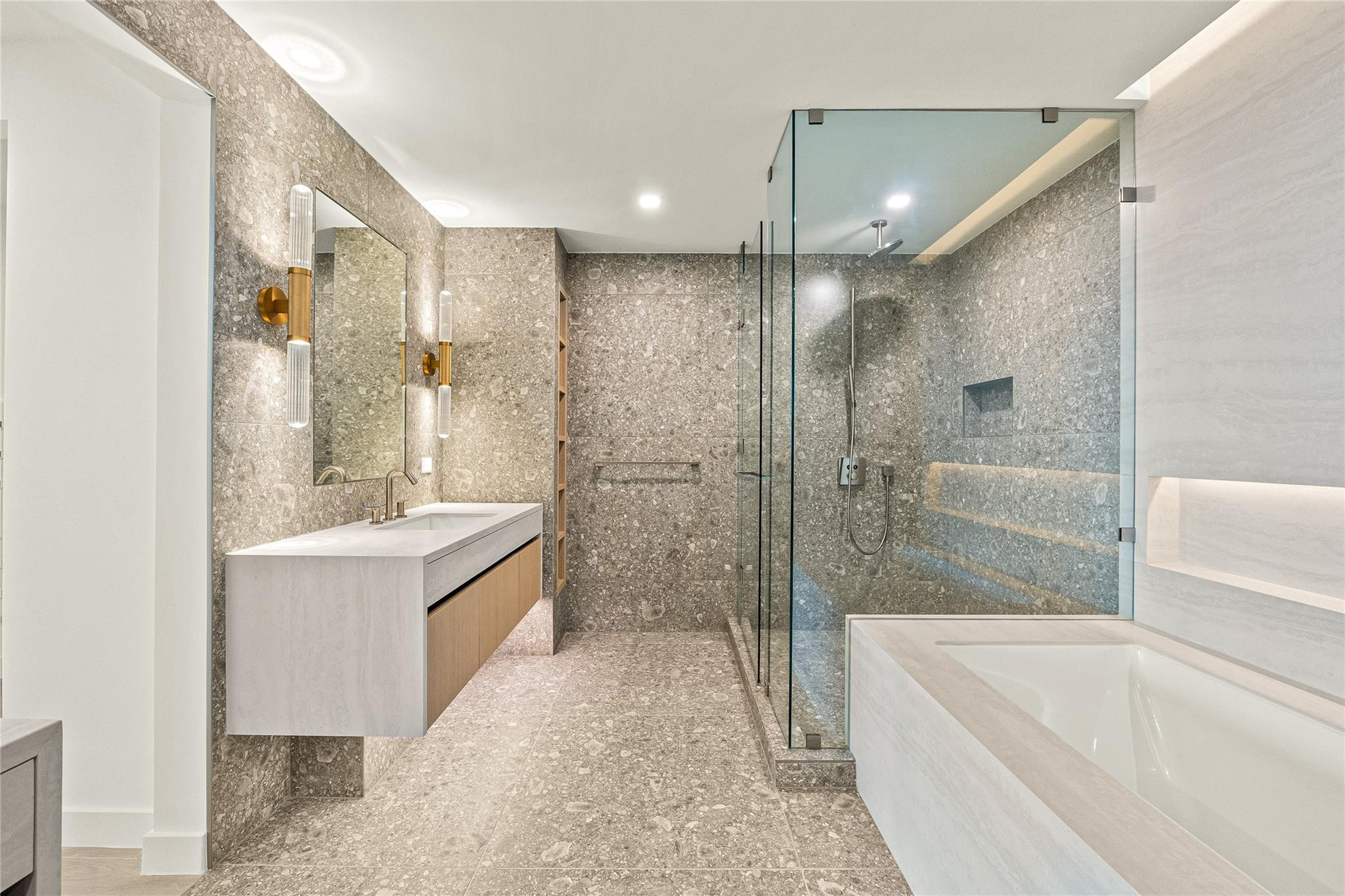 900 N Ocean Boulevard 1604