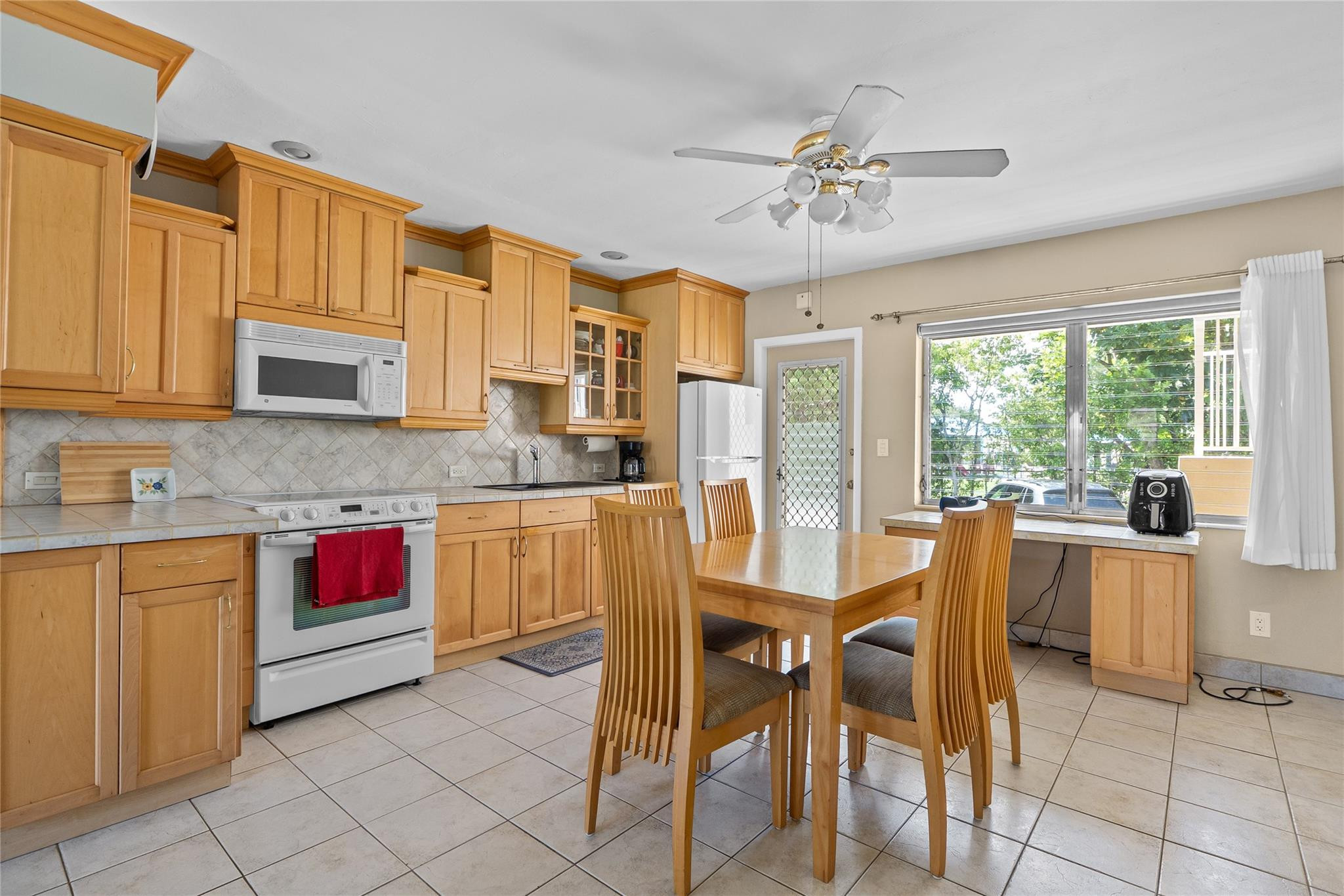 223 S Federal Highway 9