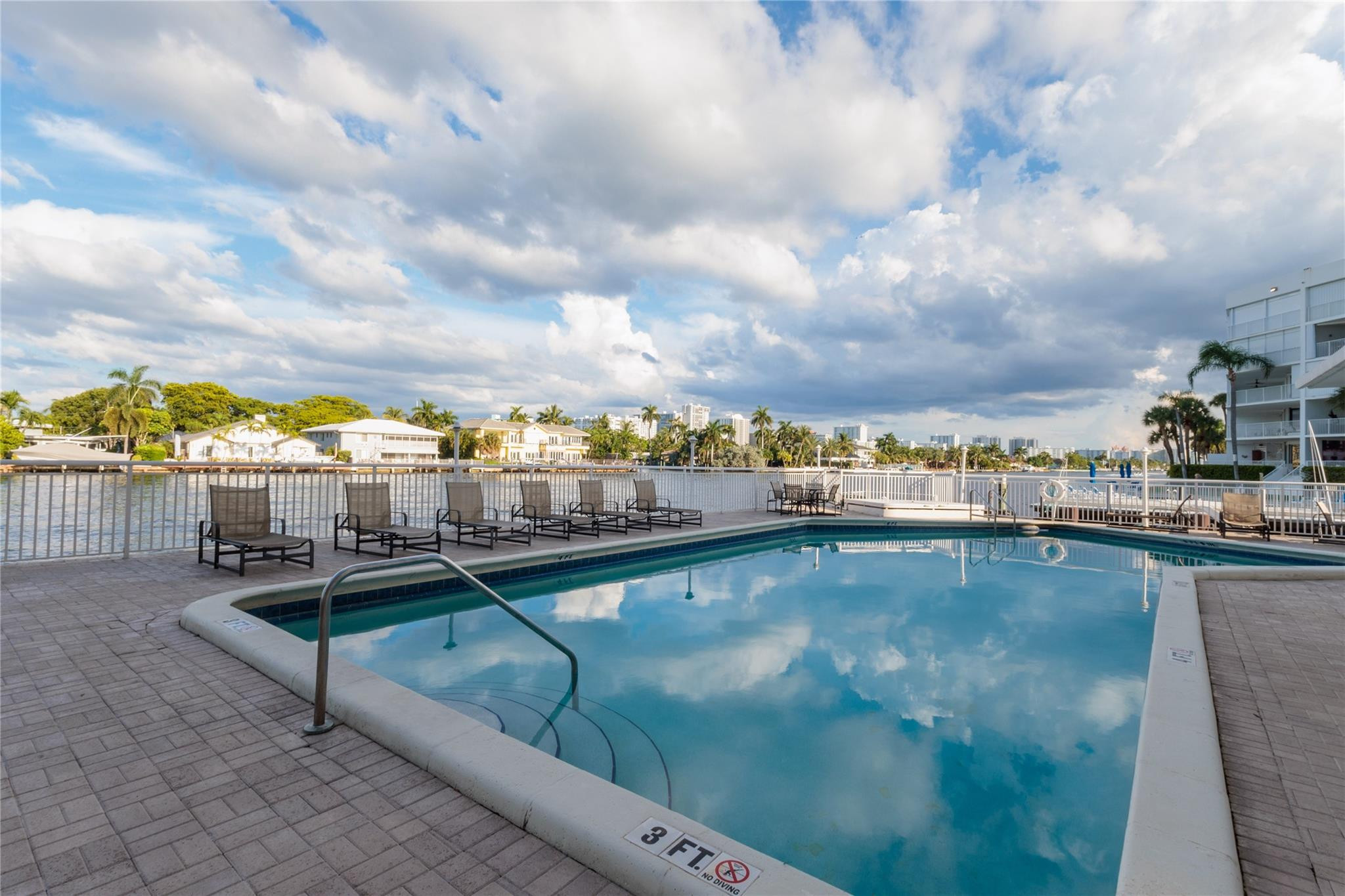 3100 NE 48th Street PH18