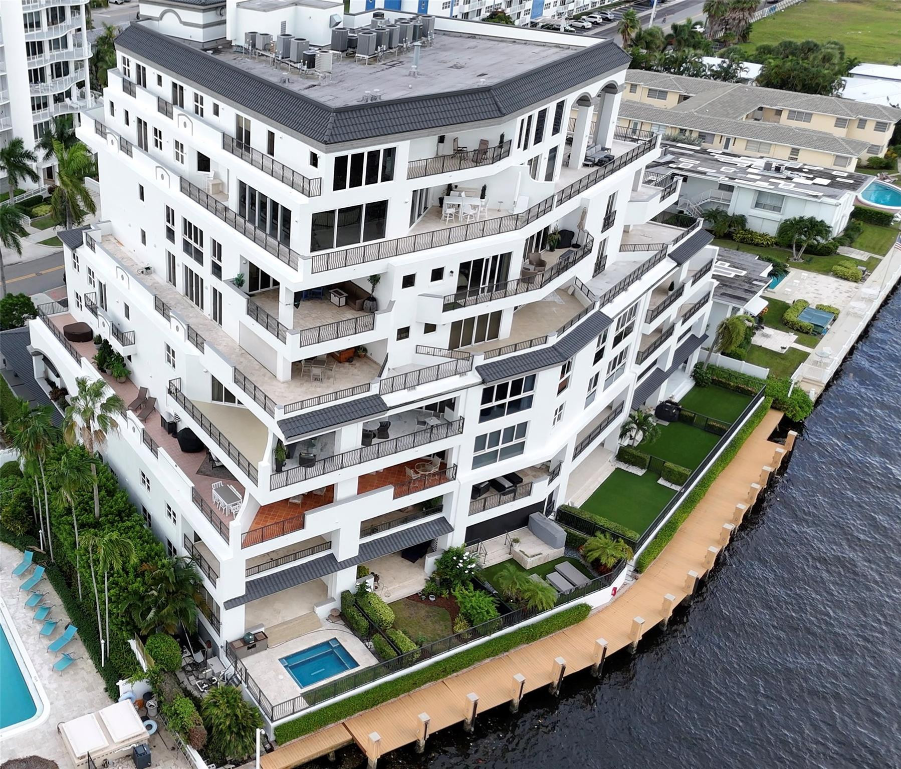 615 Bayshore Drive 301