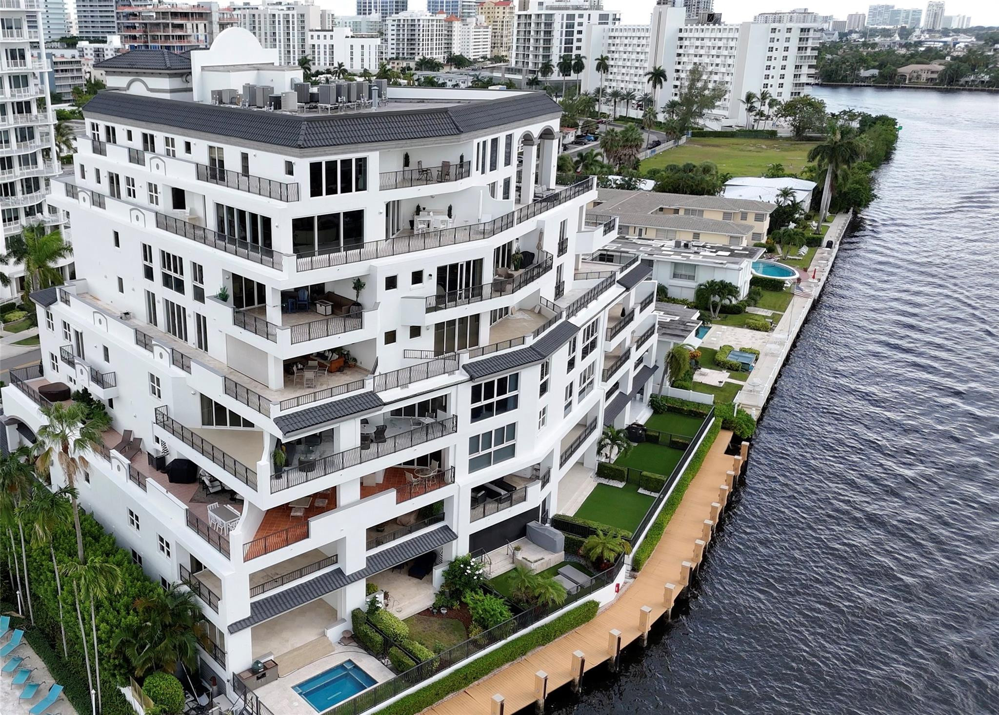 615 Bayshore Drive 301