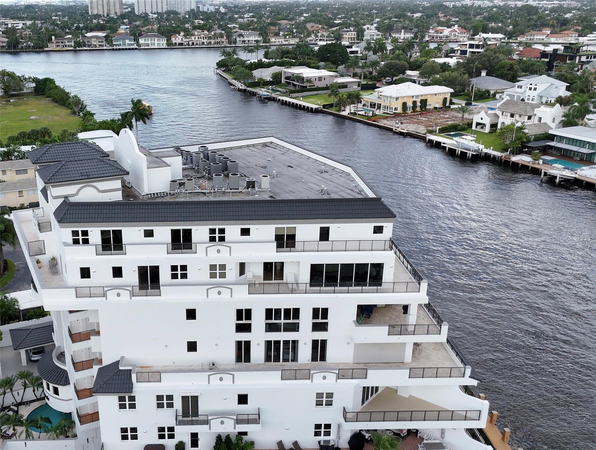 615 Bayshore Drive 301