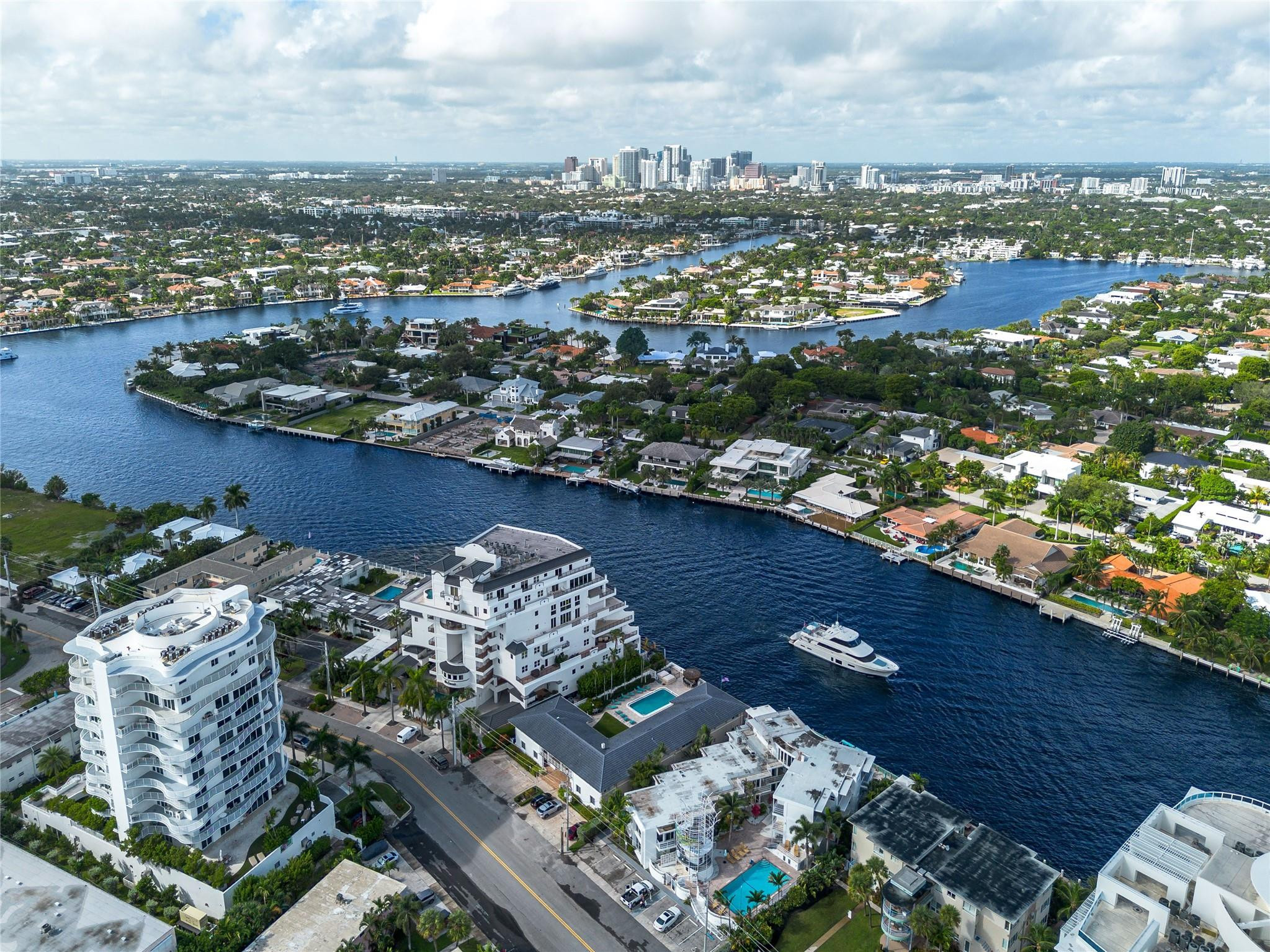 615 Bayshore Drive 301