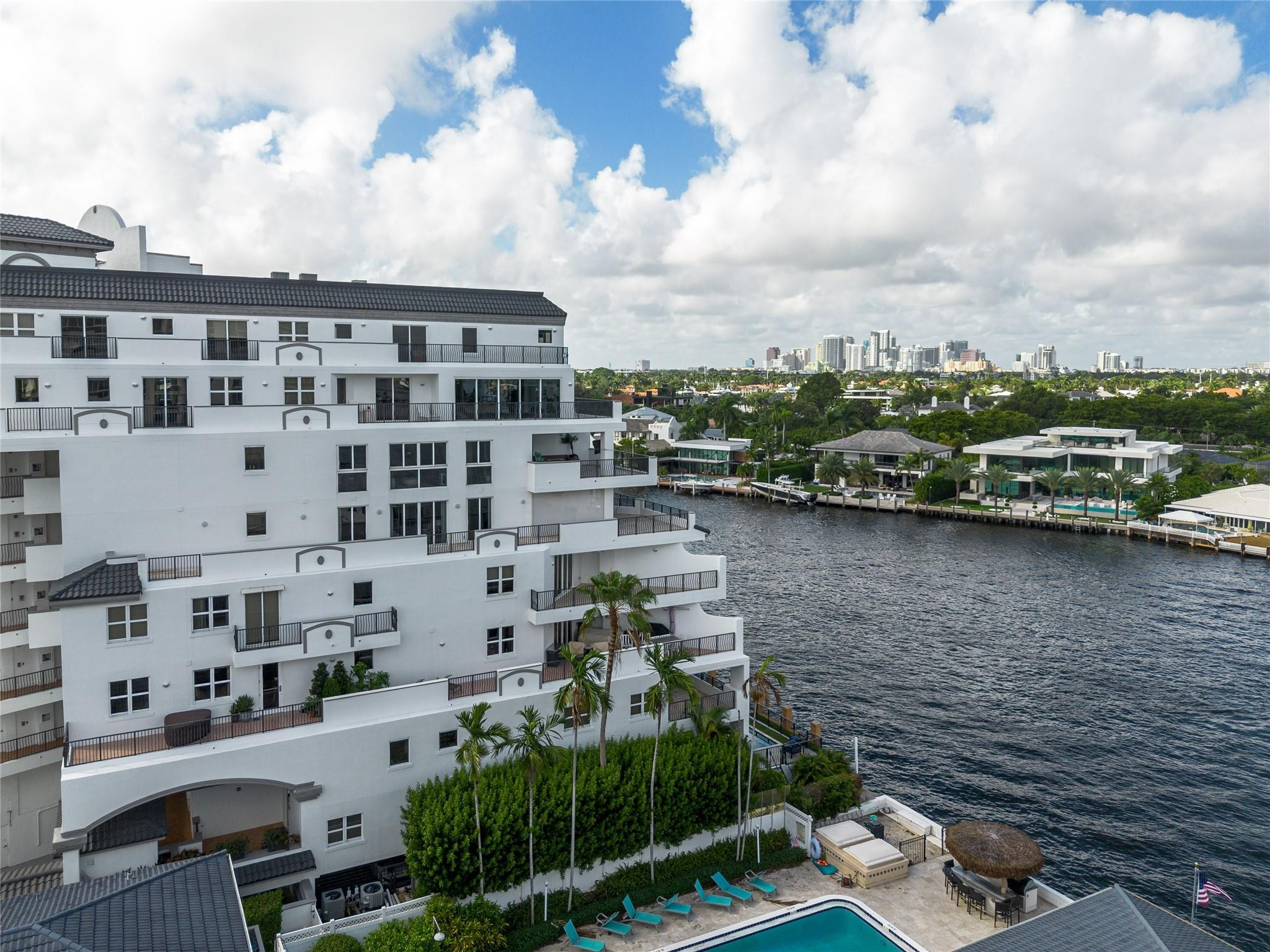 615 Bayshore Drive 301