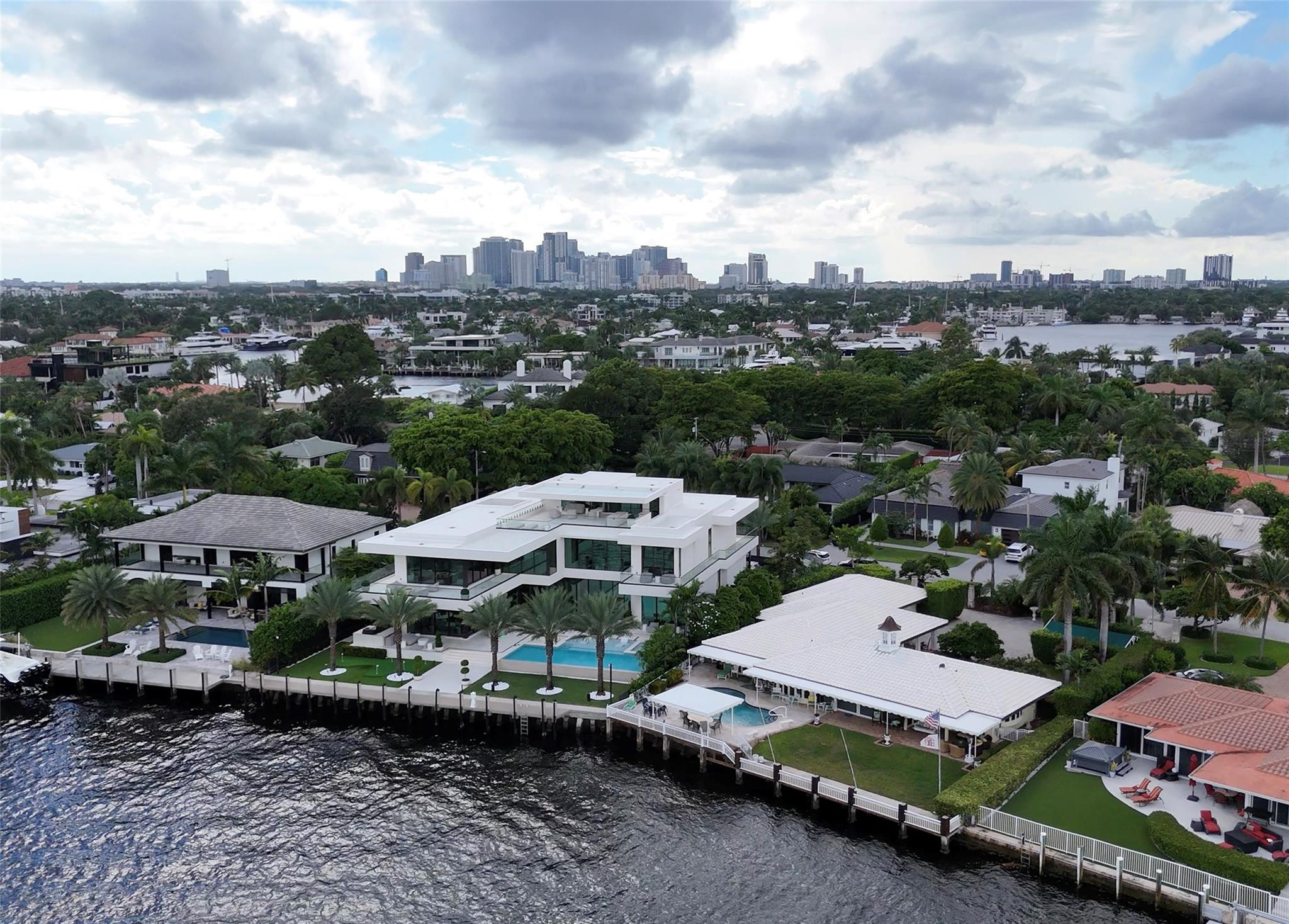 615 Bayshore Drive 301