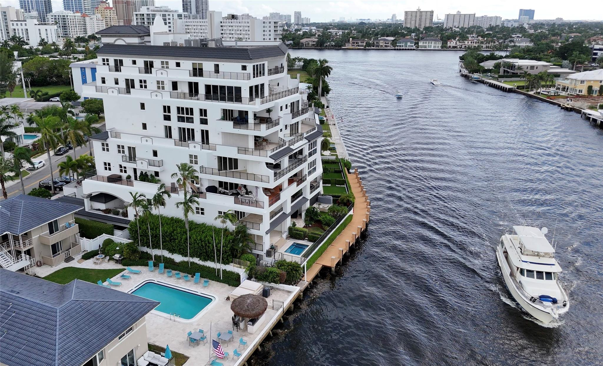 615 Bayshore Drive 301