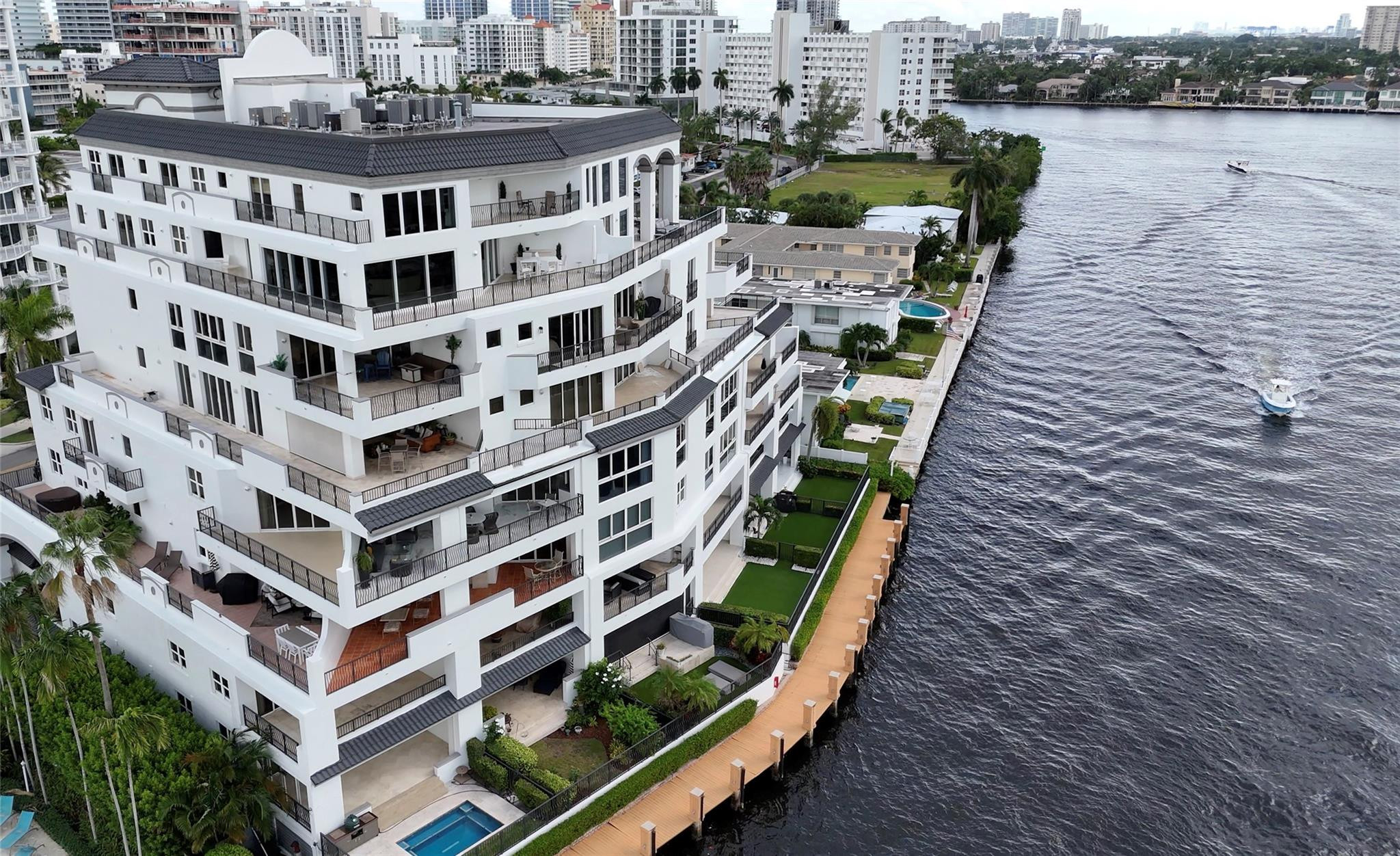 615 Bayshore Drive 301