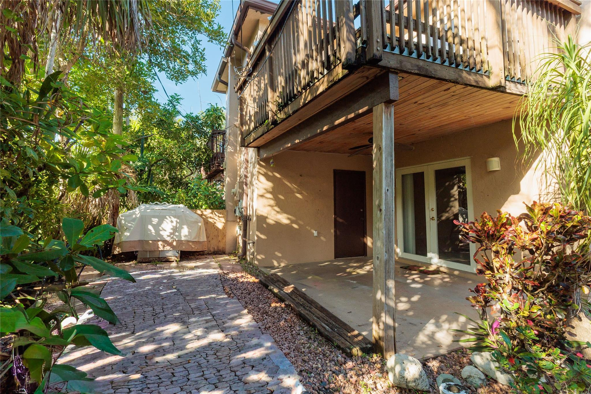 2520 Van Buren Street 4