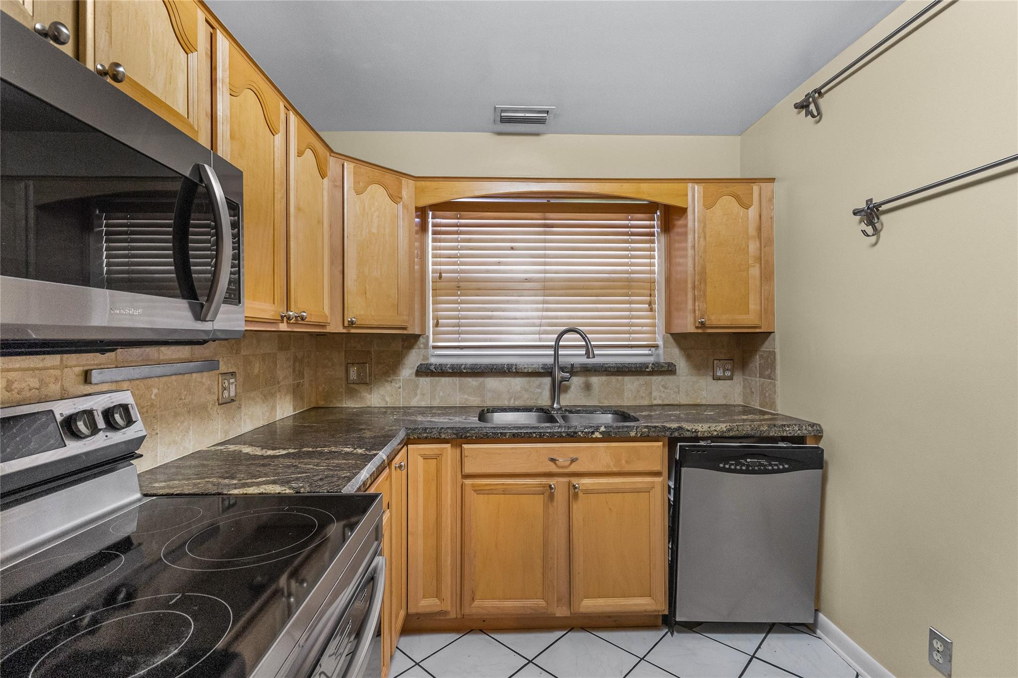 2520 Van Buren Street 4