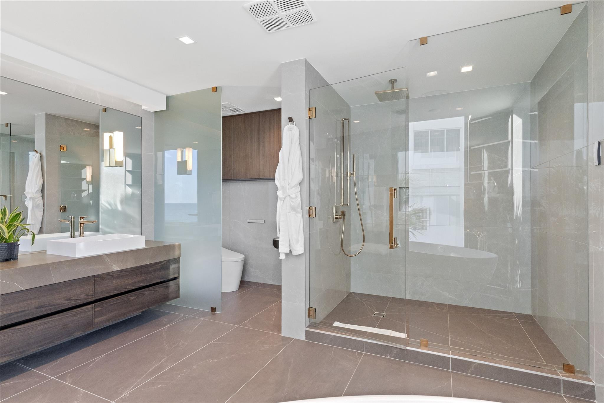 1116 N Ocean Boulevard 301