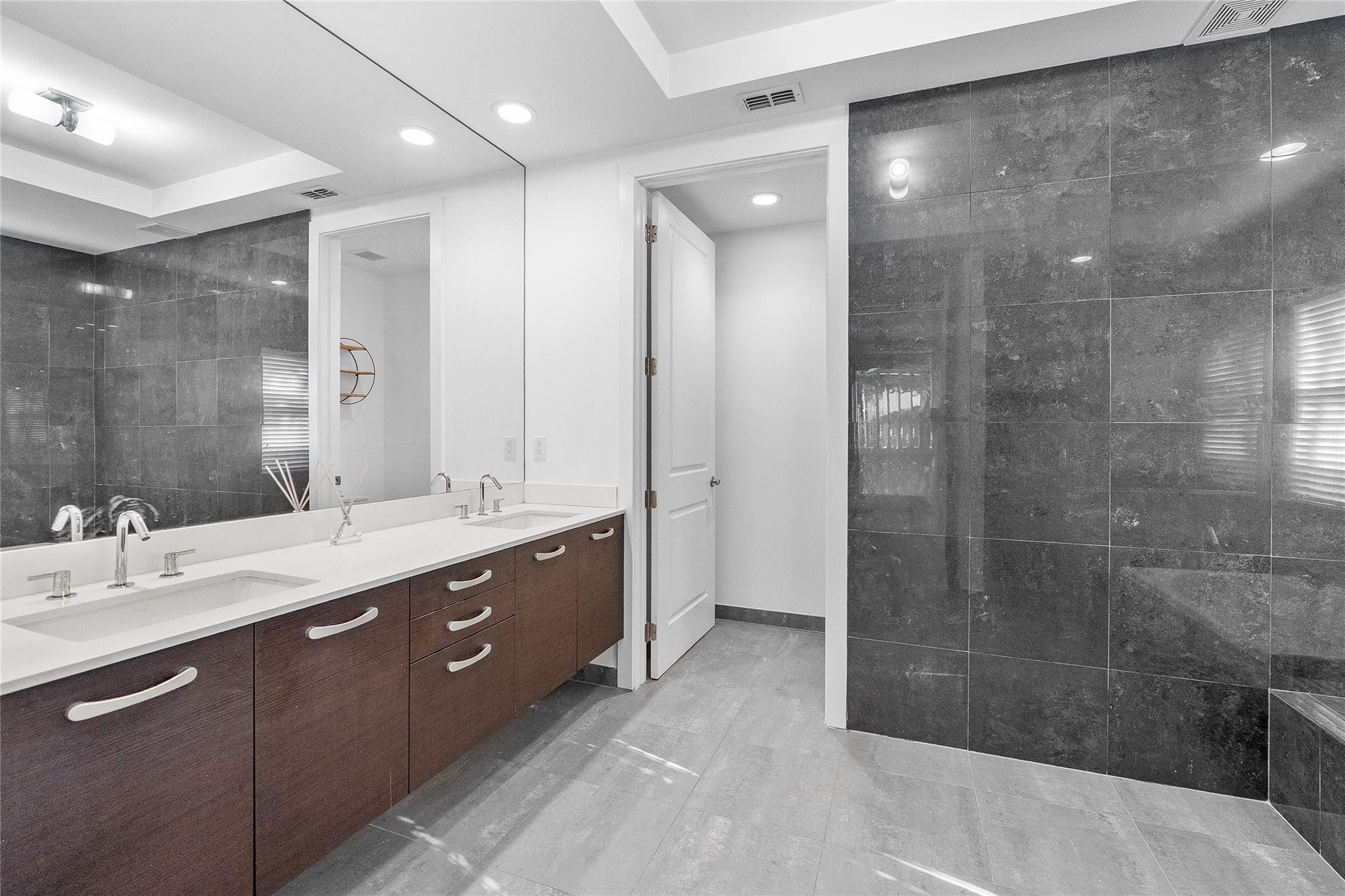 801 SE 12th Court 801