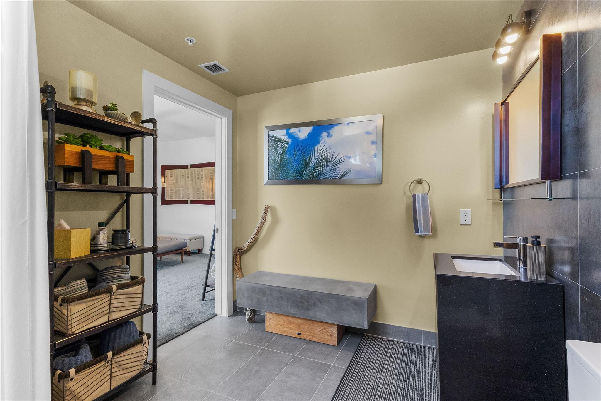 704 N Ocean Boulevard 404