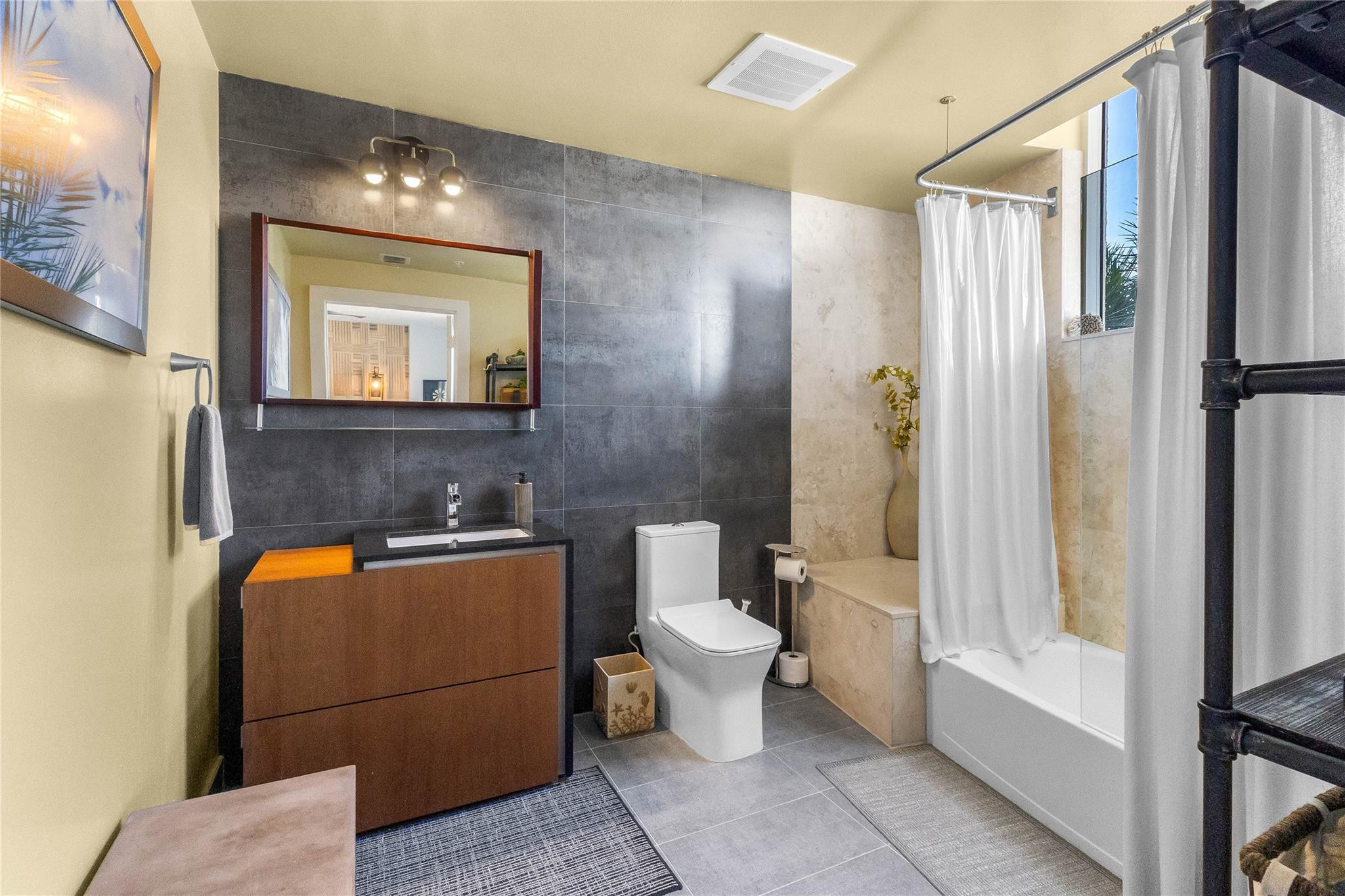 704 N Ocean Boulevard 404