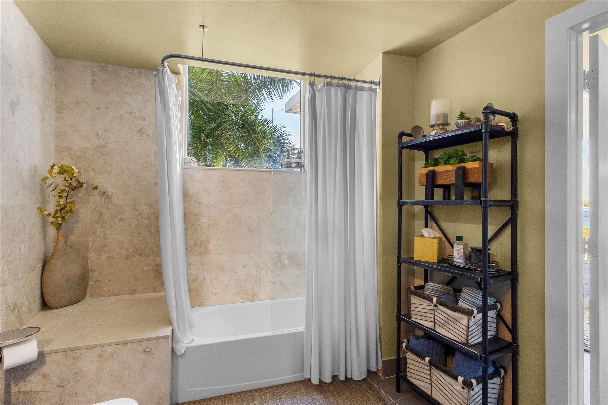 704 N Ocean Boulevard 404