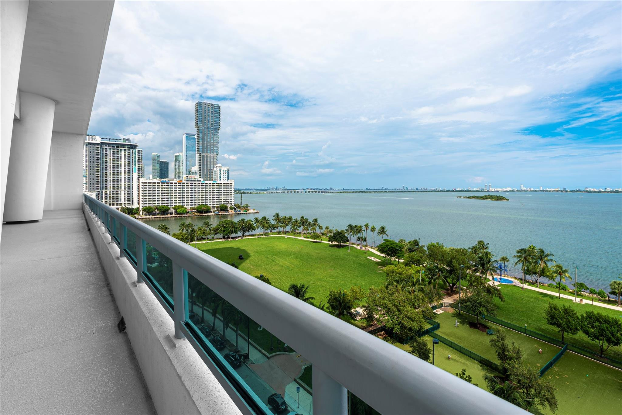1800 N Bayshore Drive 2402