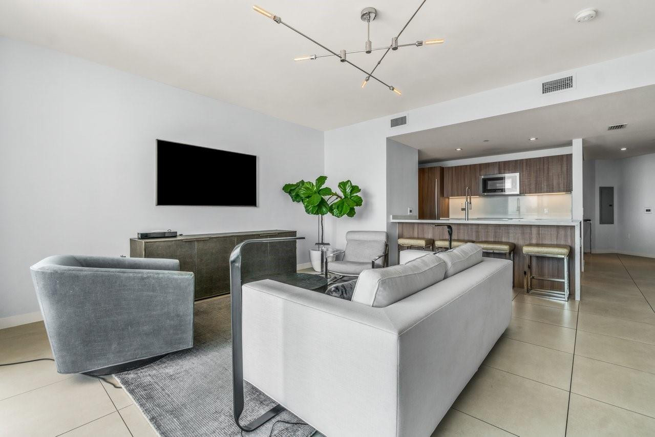 401 N Birch Road 1001