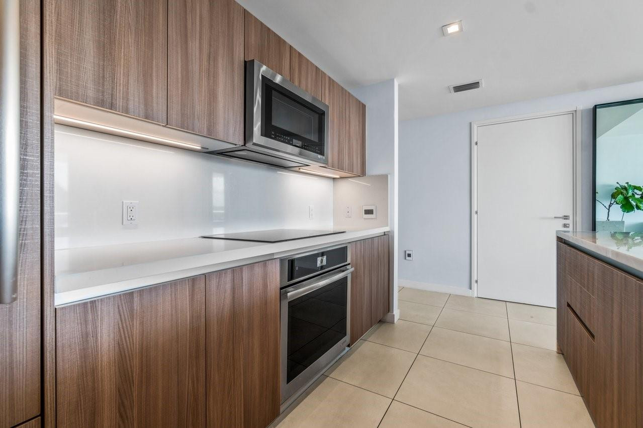 401 N Birch Road 1001