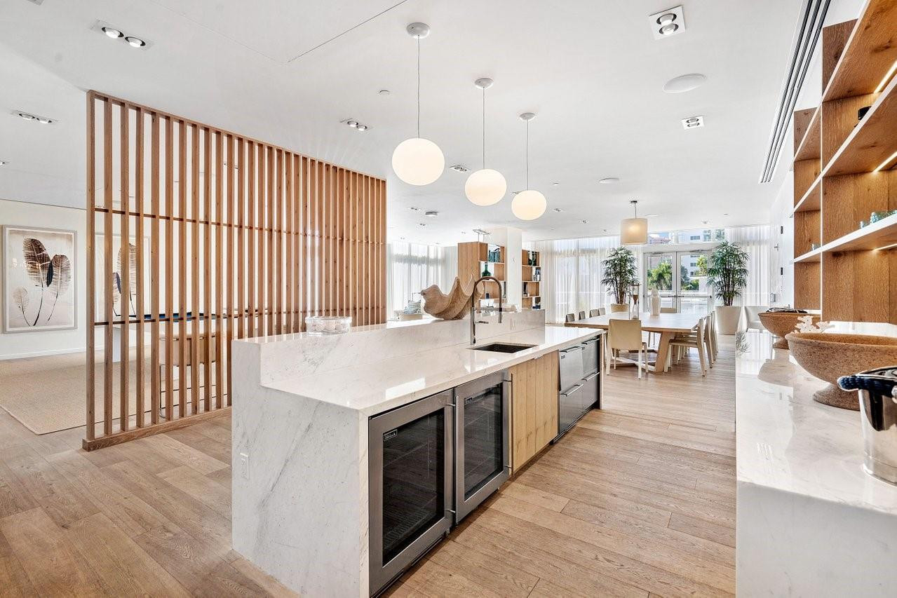 401 N Birch Road 1001