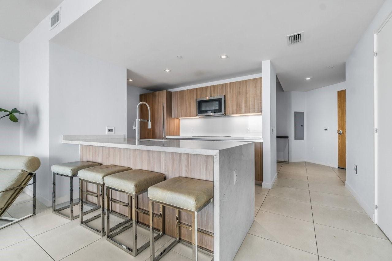 401 N Birch Road 1001