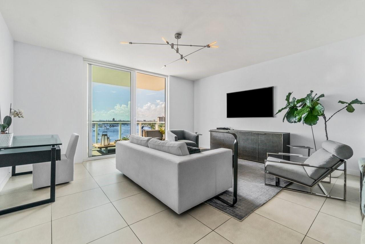 401 N Birch Road 1001