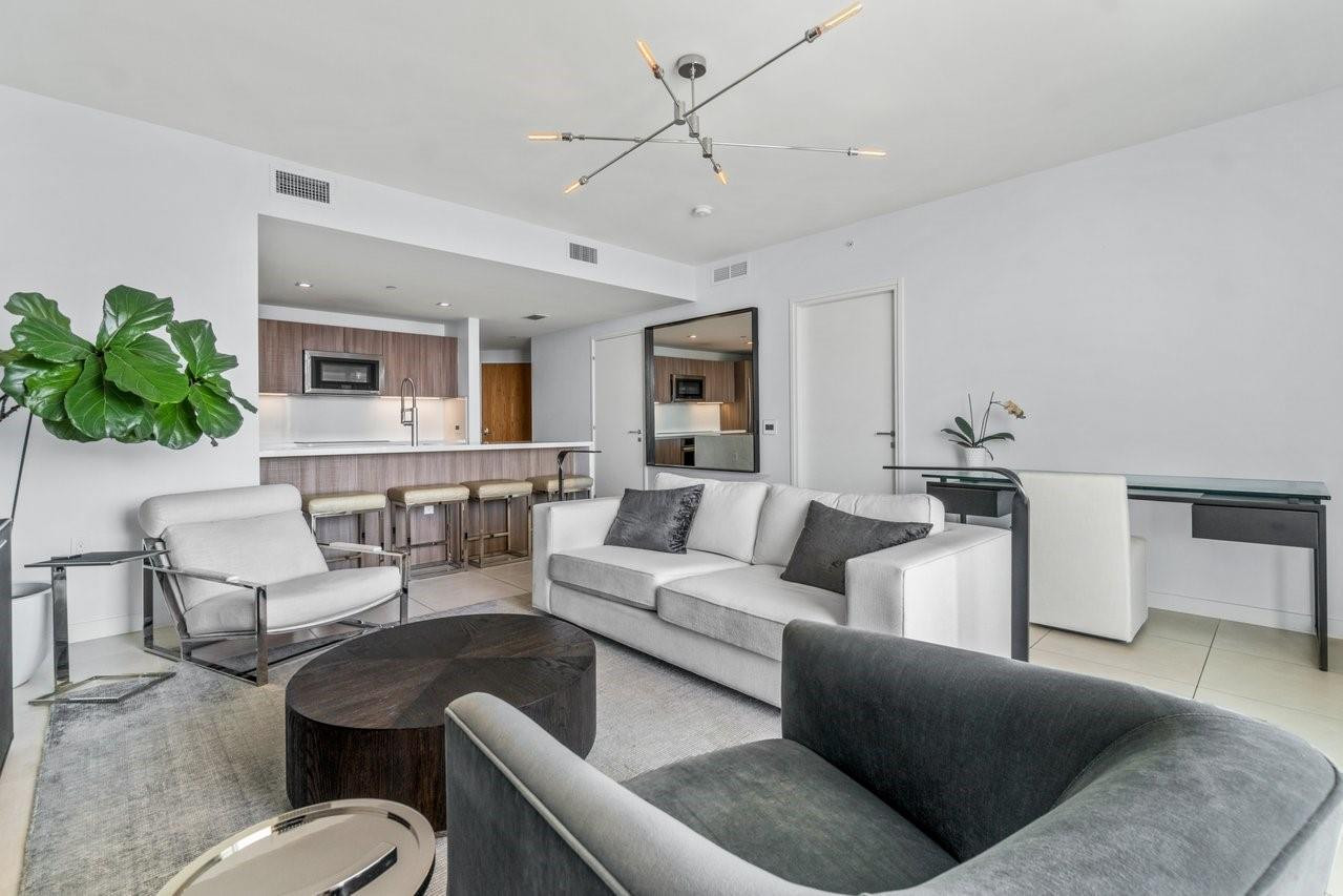 401 N Birch Road 1001