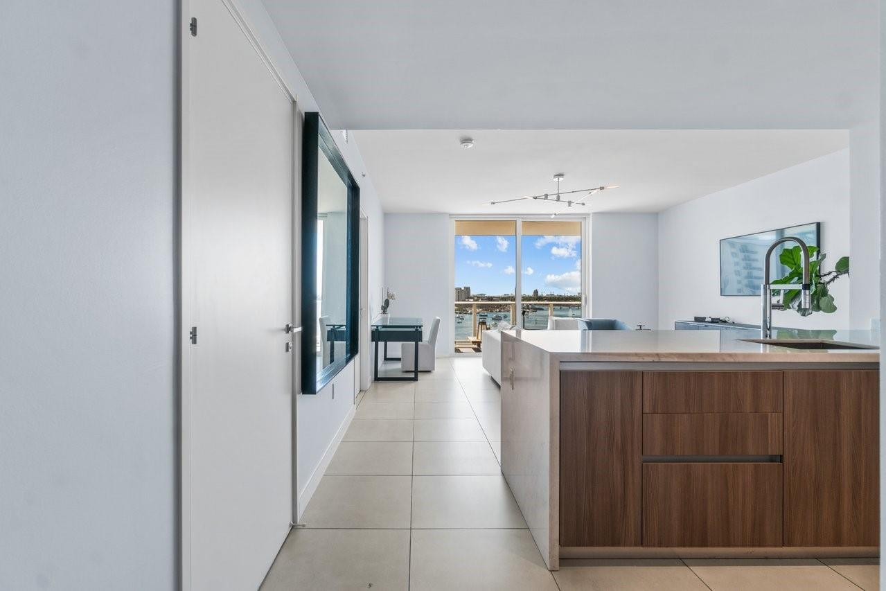 401 N Birch Road 1001