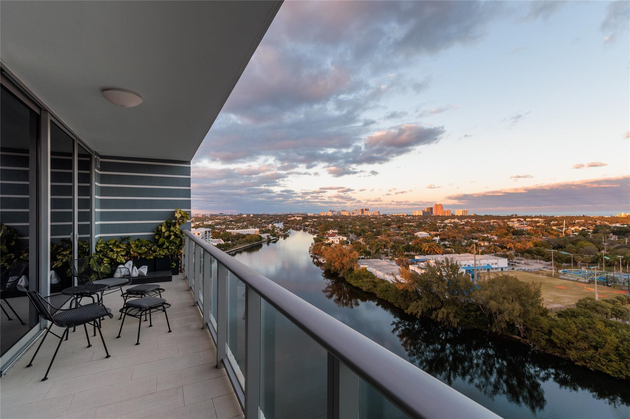 1180 N Federal Highway PH-1606