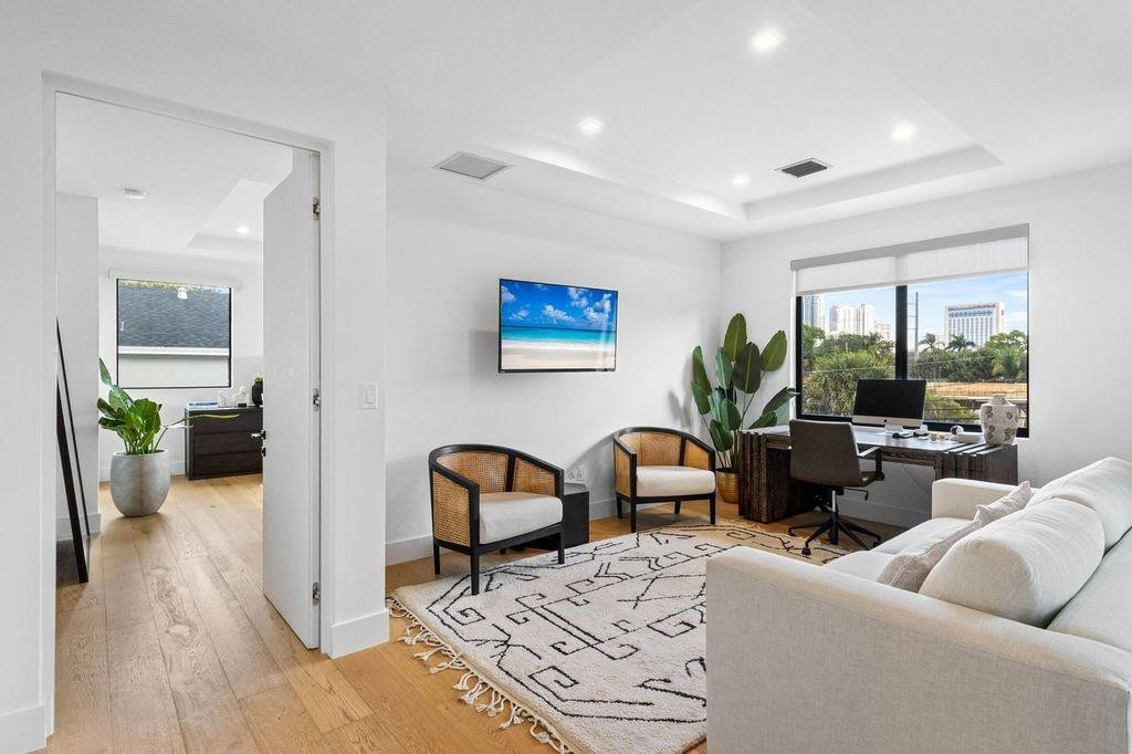 705 SW 8th Terrace