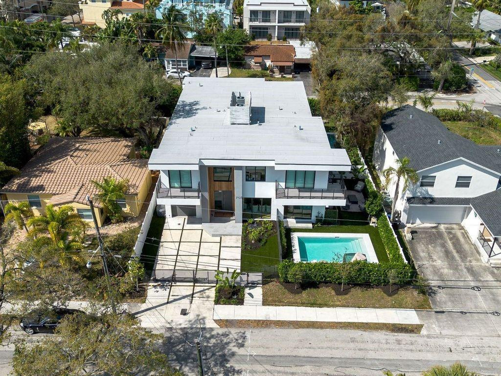 705 SW 8th Terrace