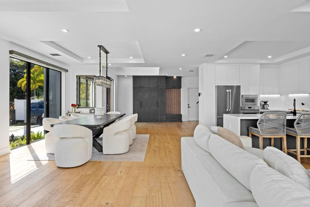 705 SW 8th Terrace