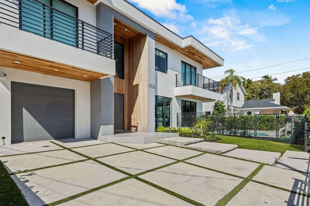 705 SW 8th Terrace