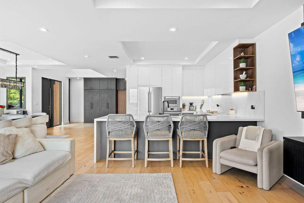 705 SW 8th Terrace