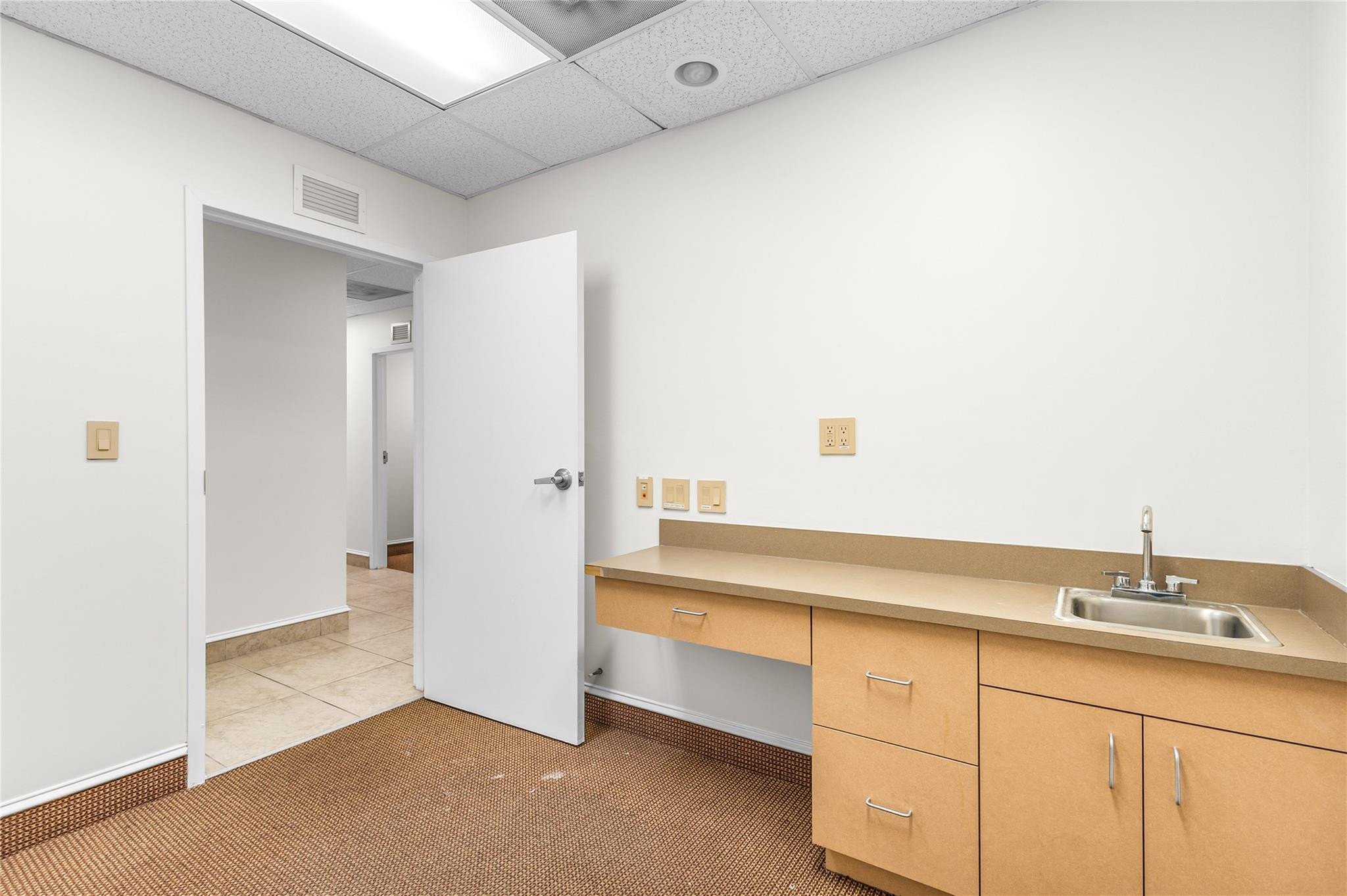 2466 E Commercial Boulevard 102-103