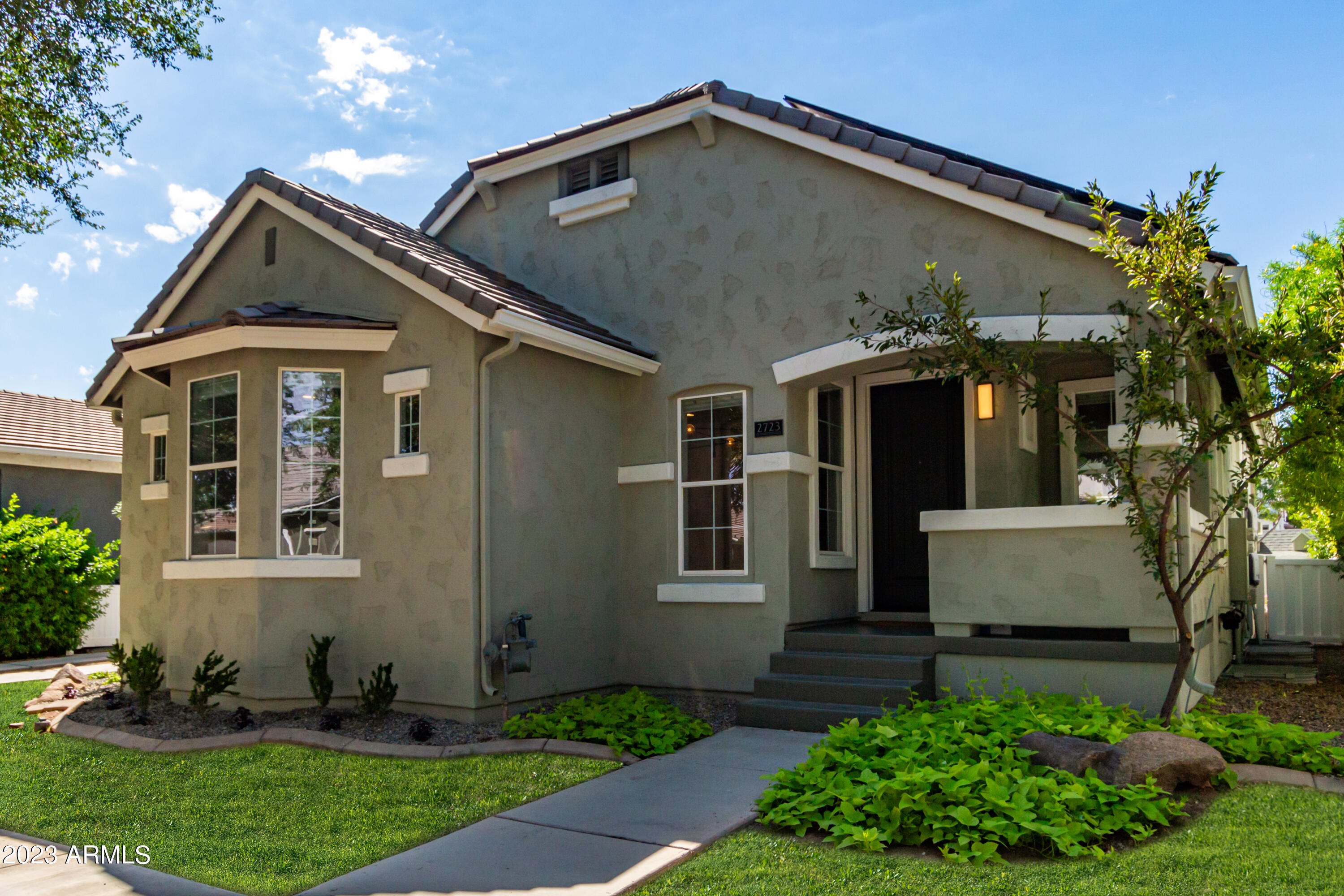 2723 E HOBART Street