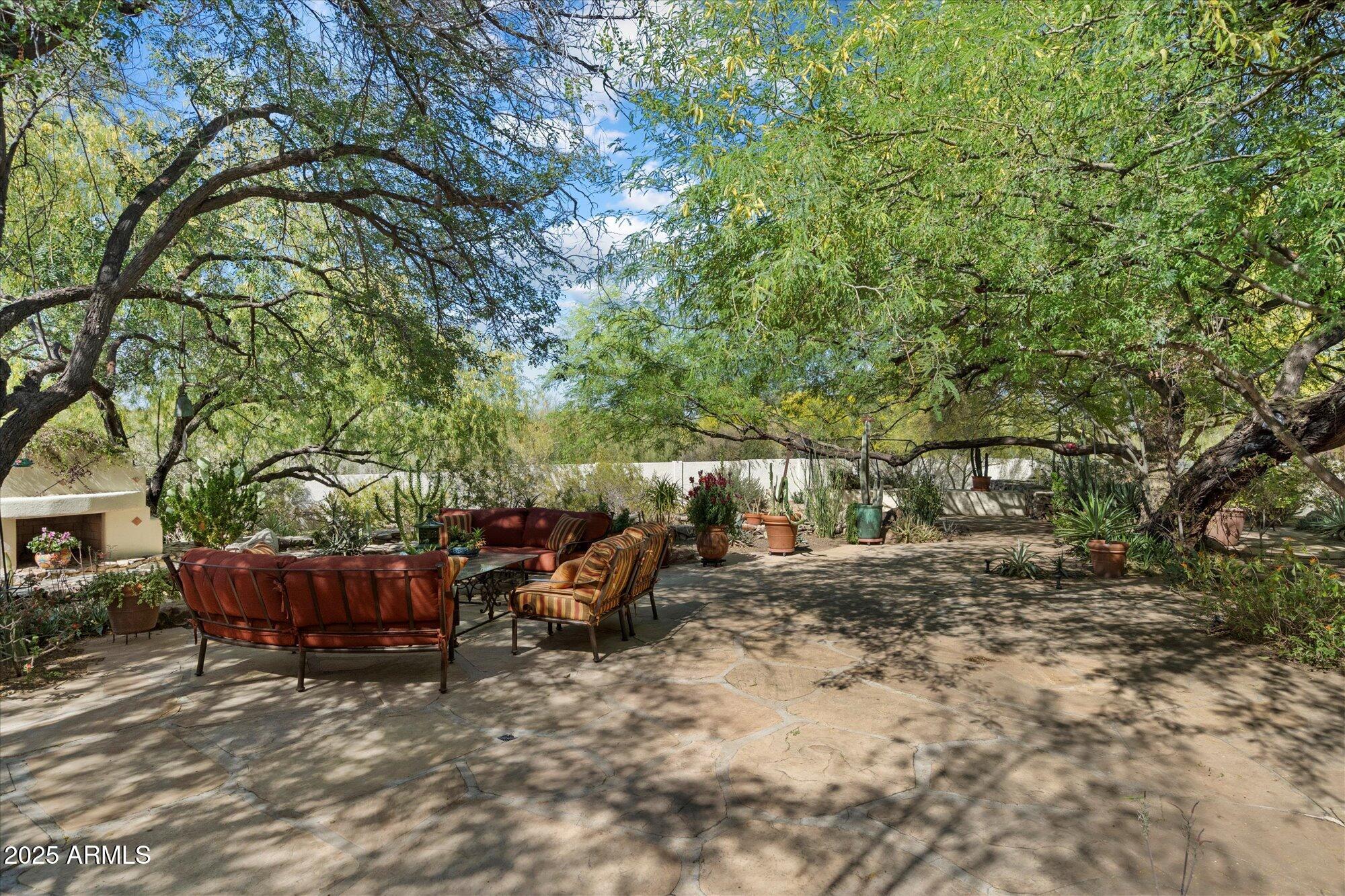 4646 E SHADOW ROCK Road