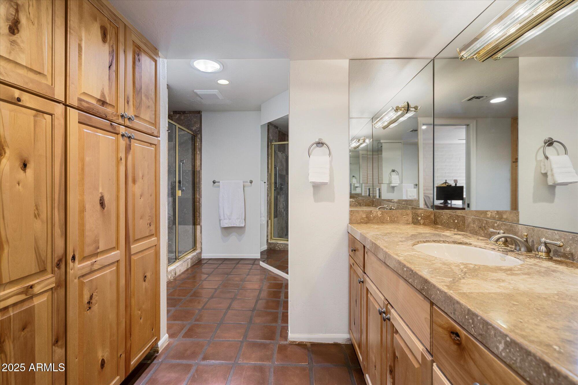 4646 E SHADOW ROCK Road