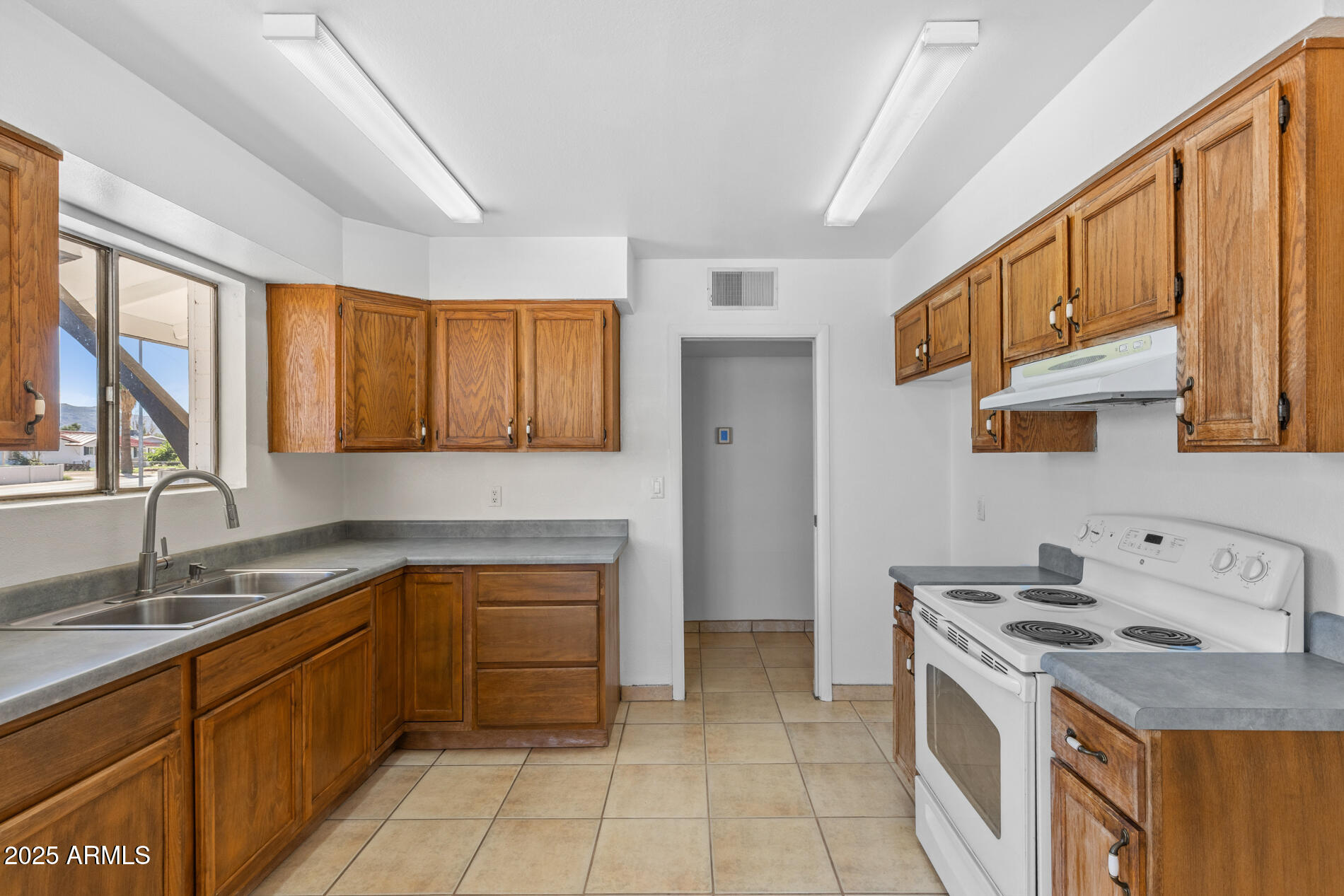 2230 E CHIPMAN Road, Phoenix