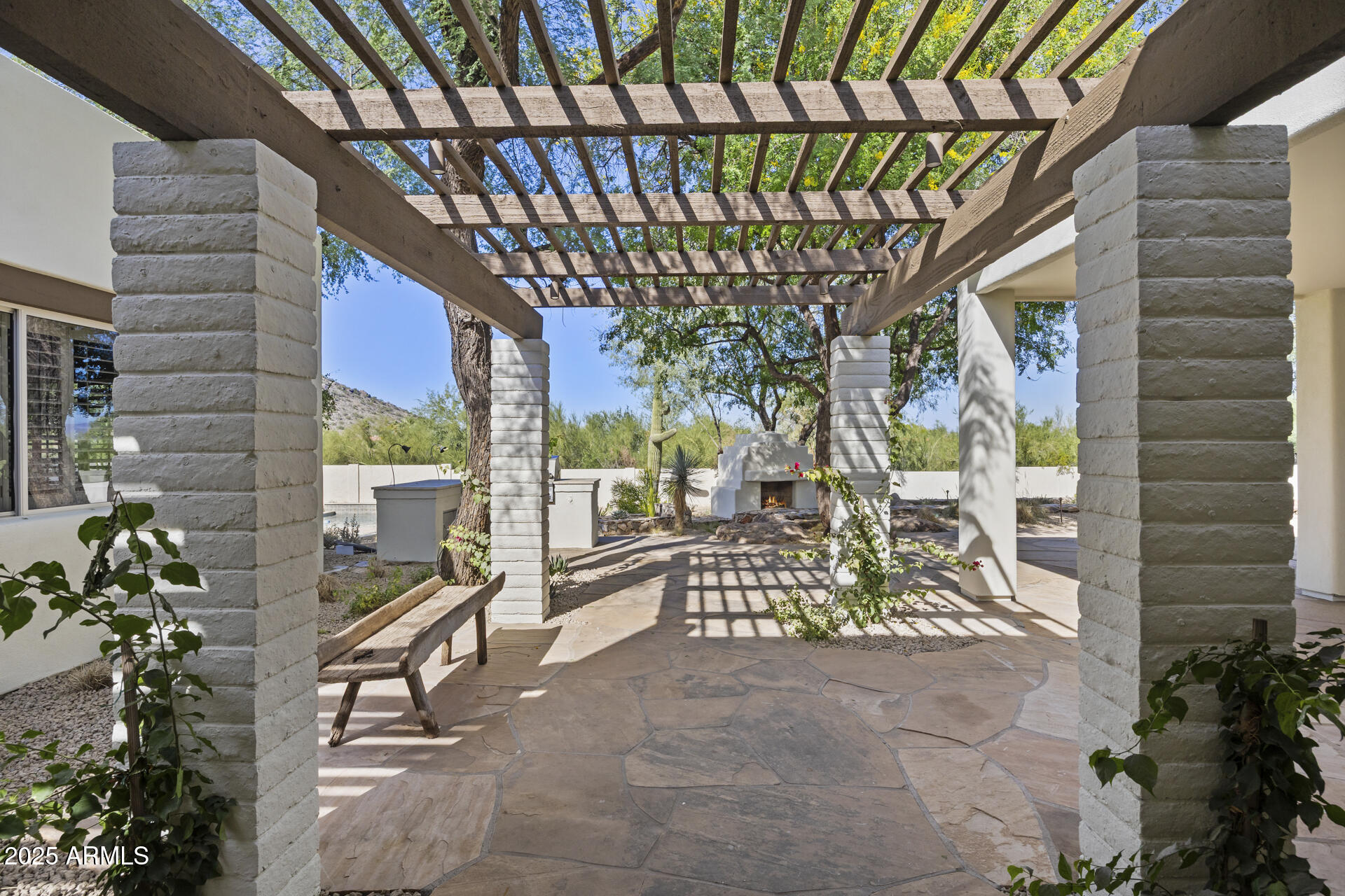 4646 E SHADOW ROCK Road