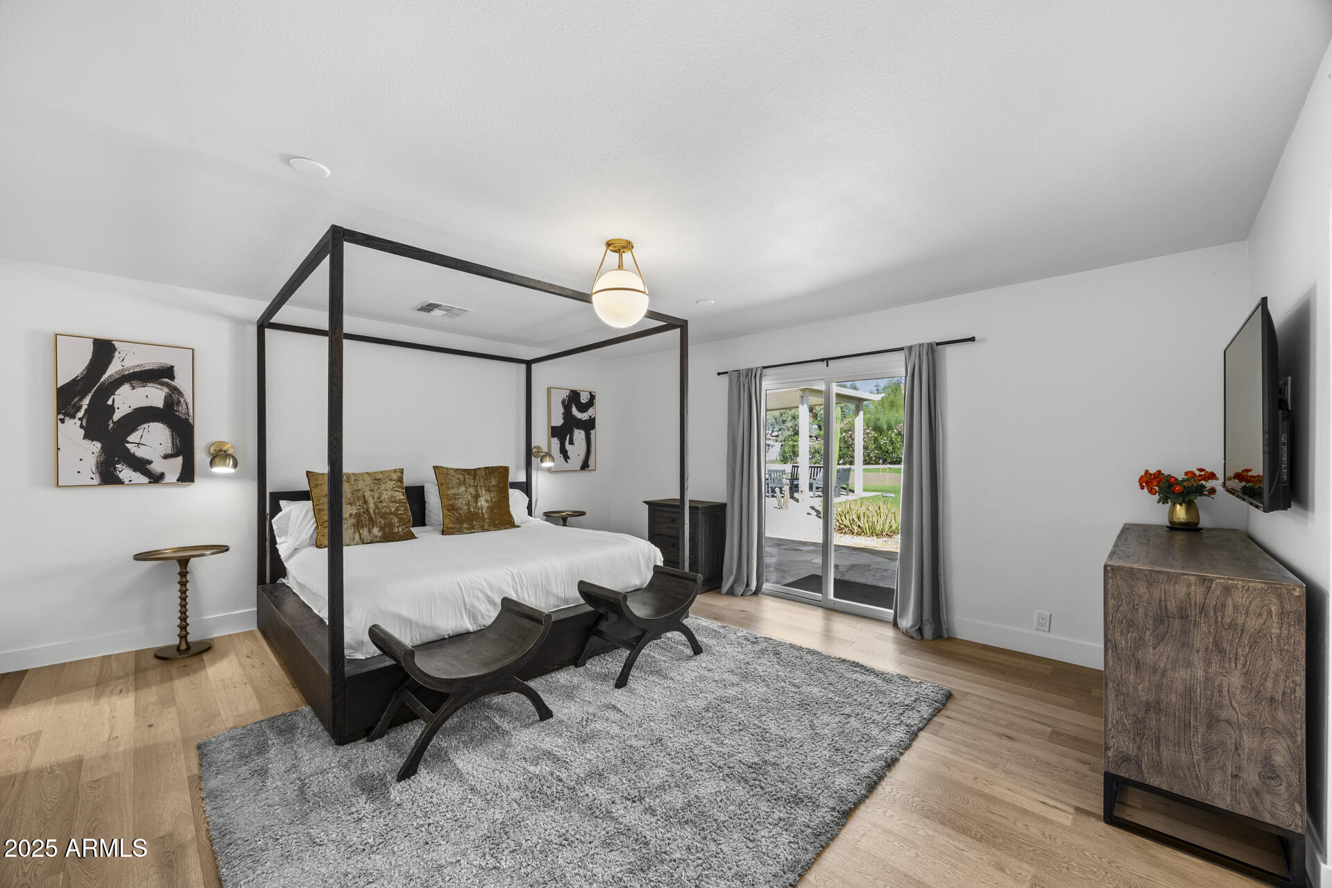 7836 E DAVENPORT Drive