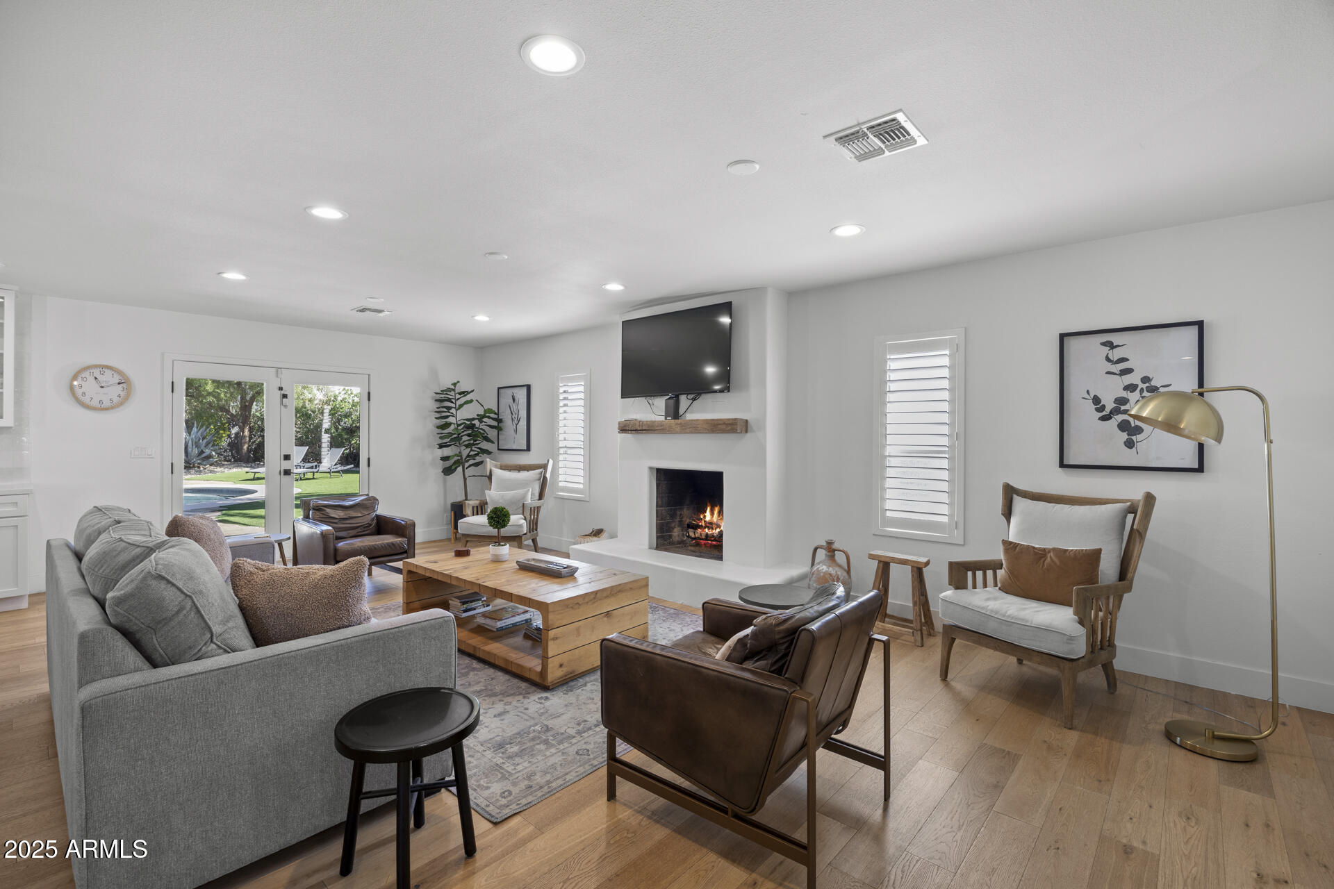 7836 E DAVENPORT Drive