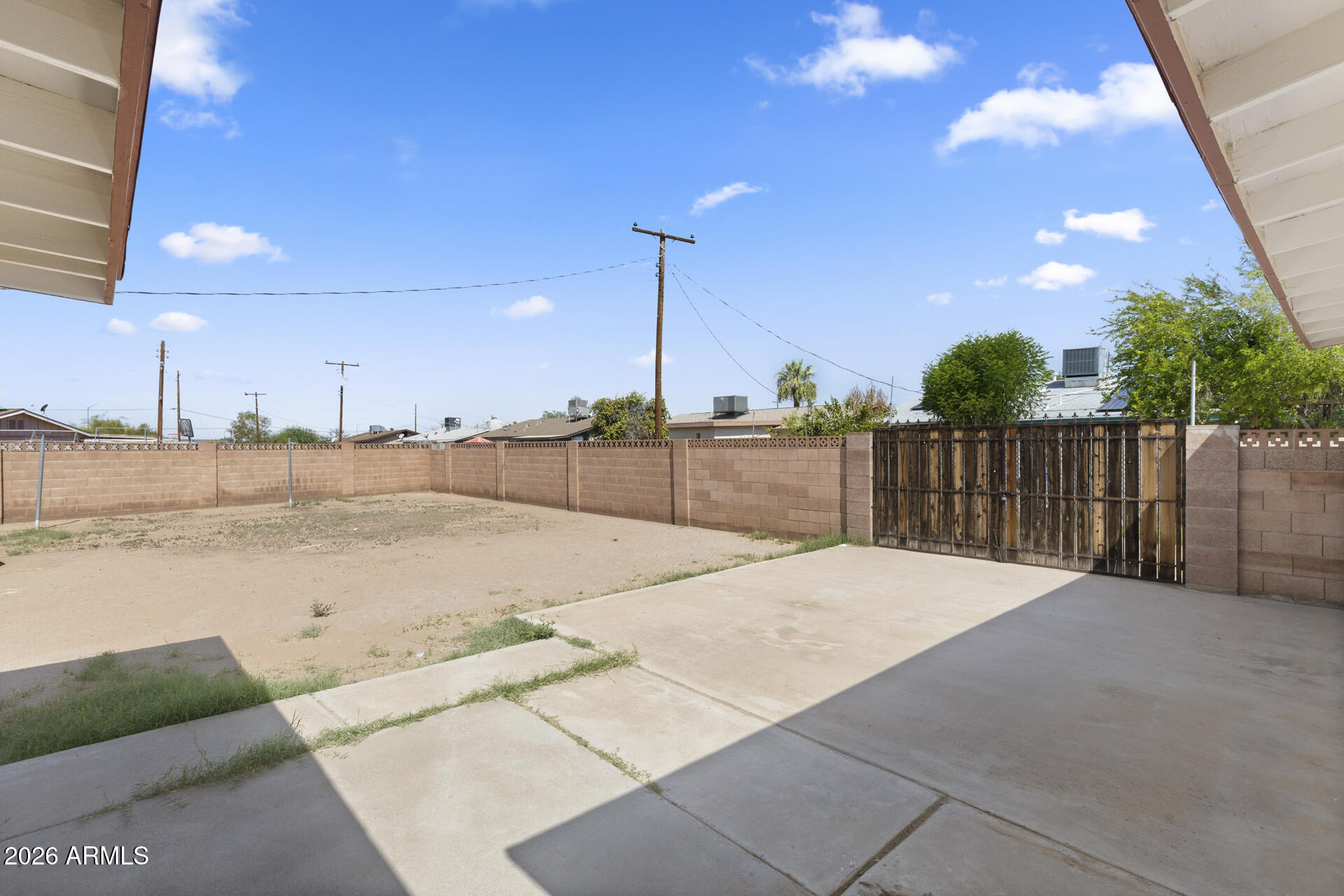 2242 E CHIPMAN Road