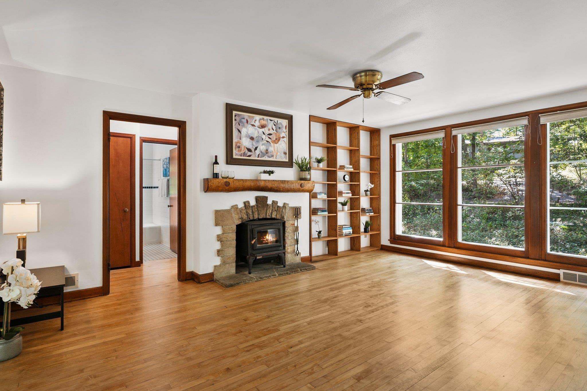 2538 Marshall Parkway