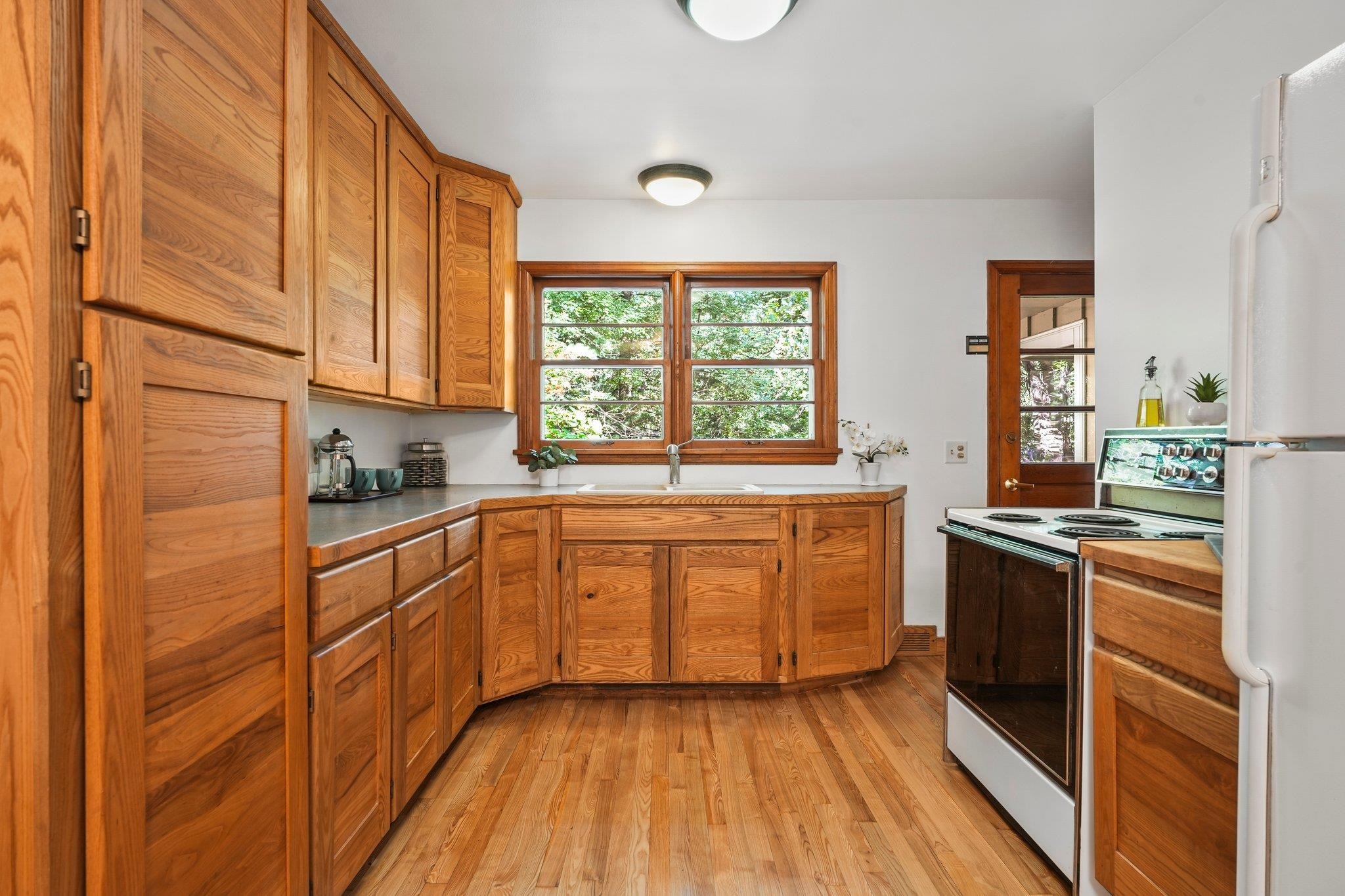 2538 Marshall Parkway