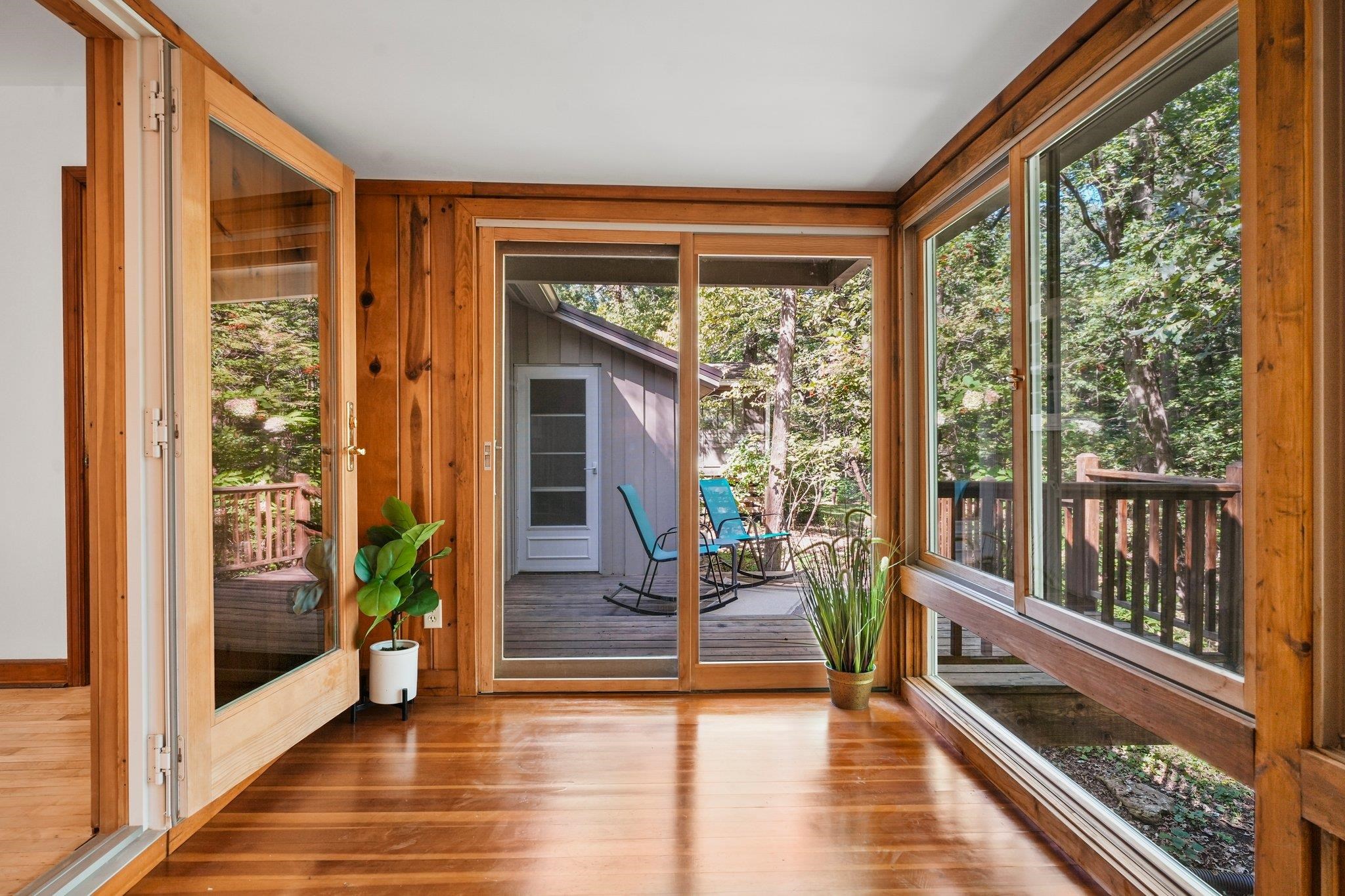 2538 Marshall Parkway
