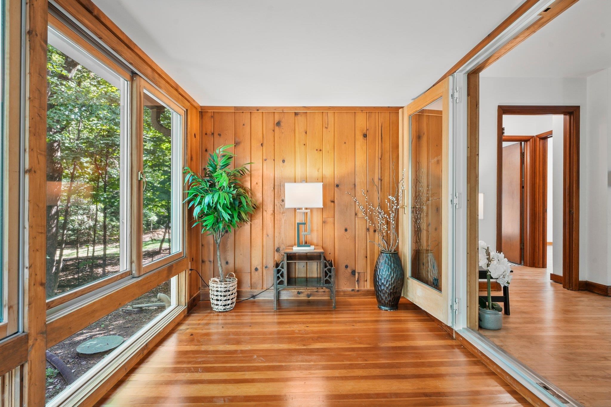 2538 Marshall Parkway