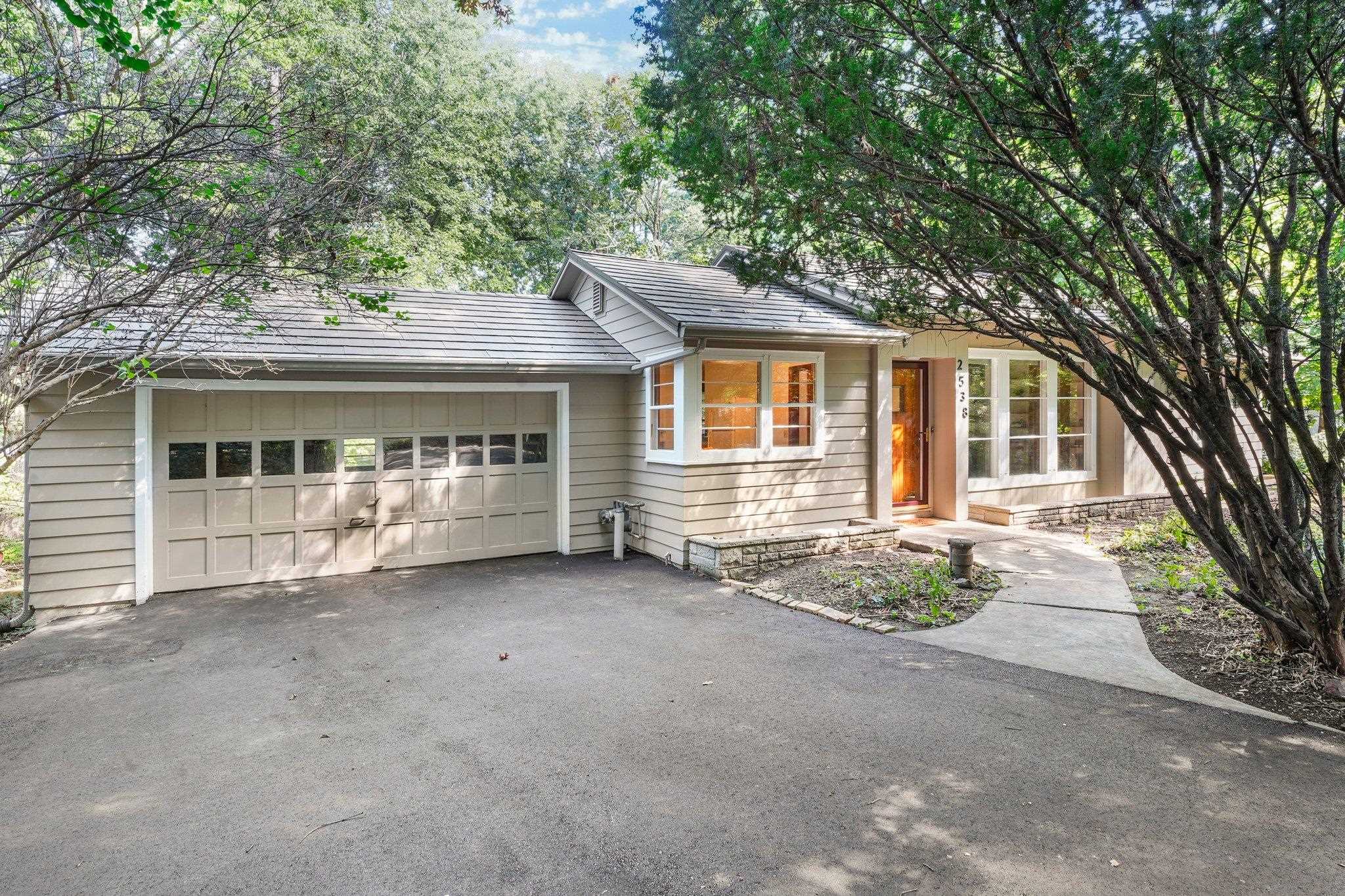 2538 Marshall Parkway