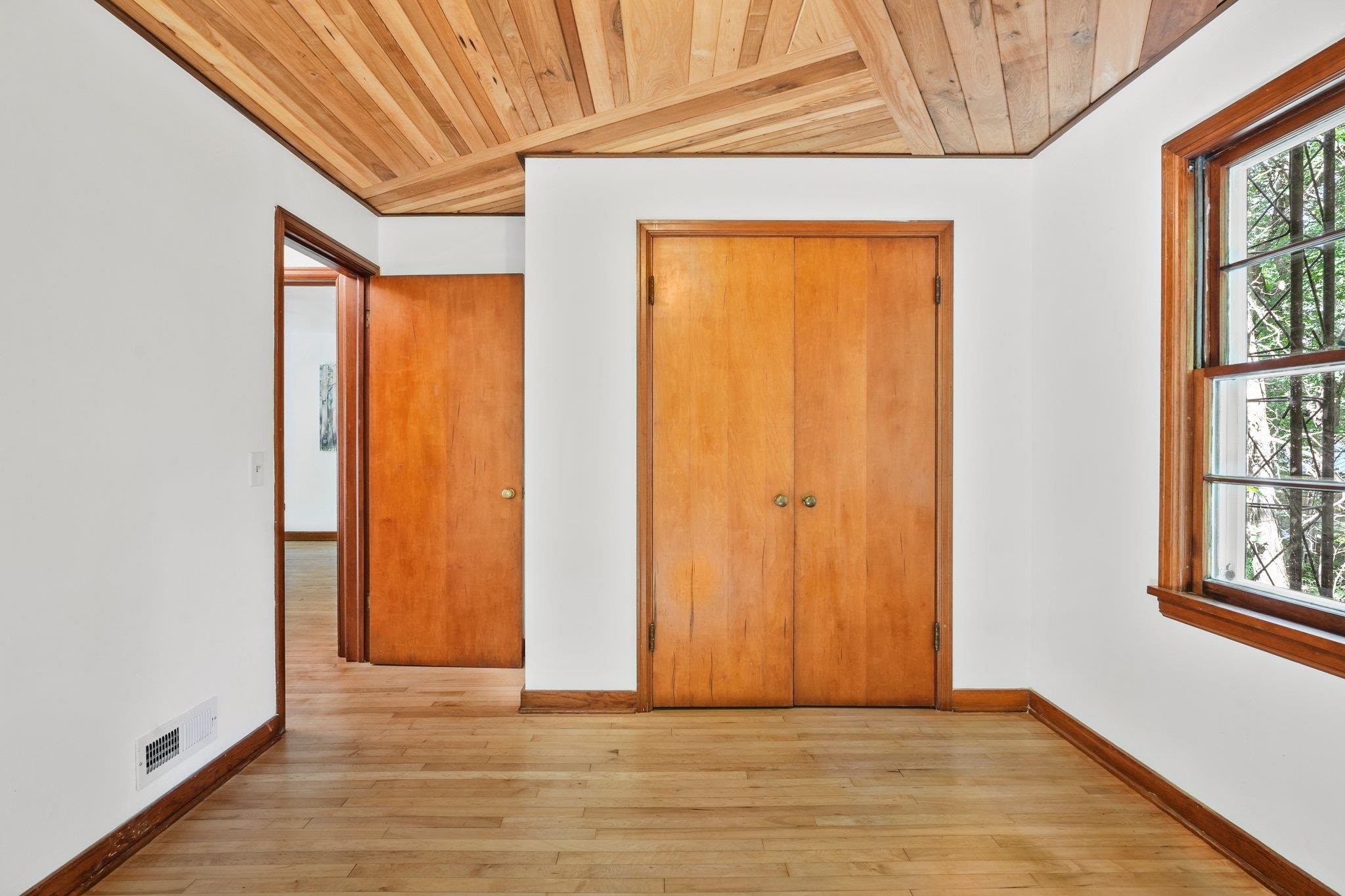 2538 Marshall Parkway
