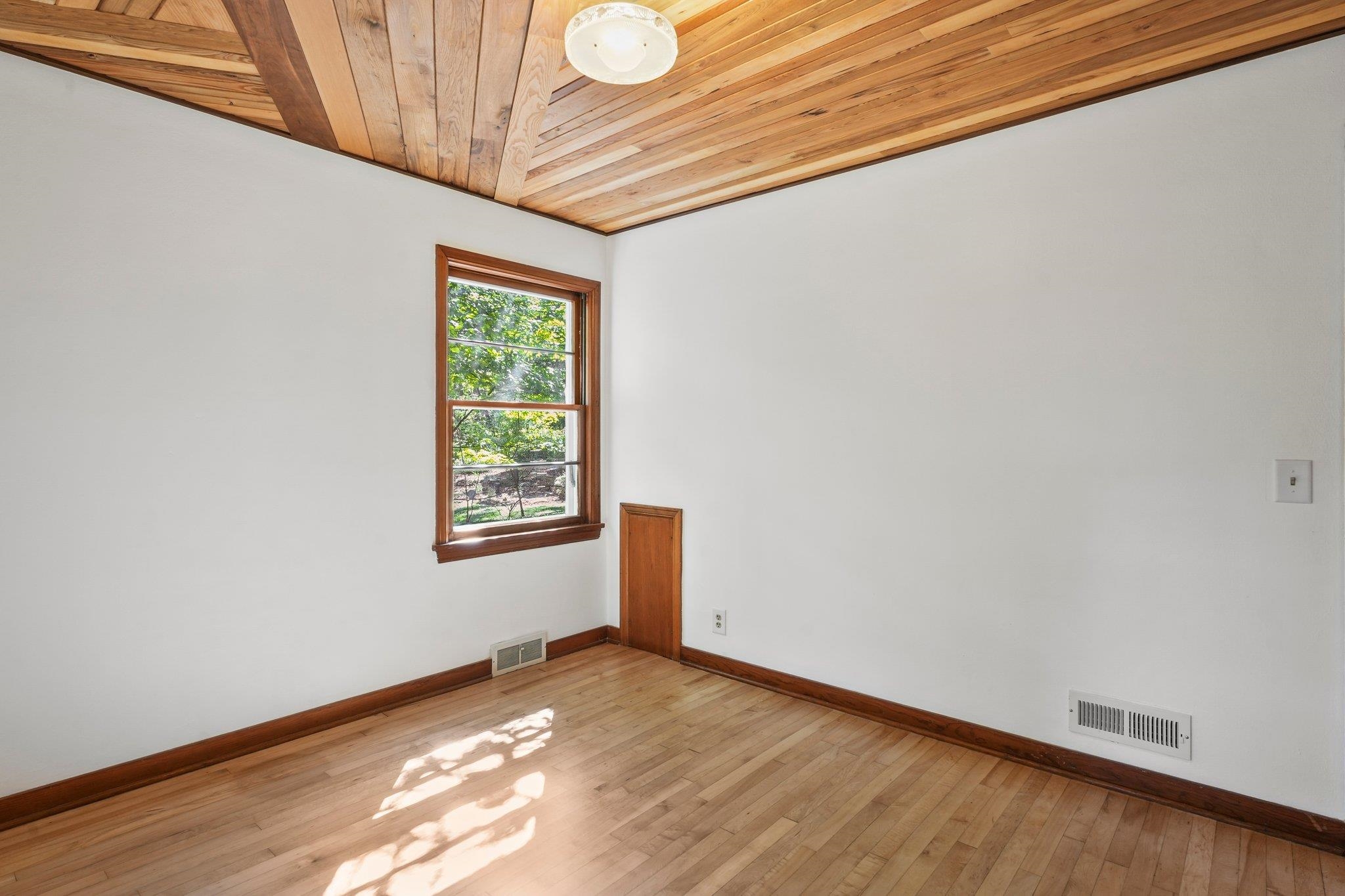 2538 Marshall Parkway